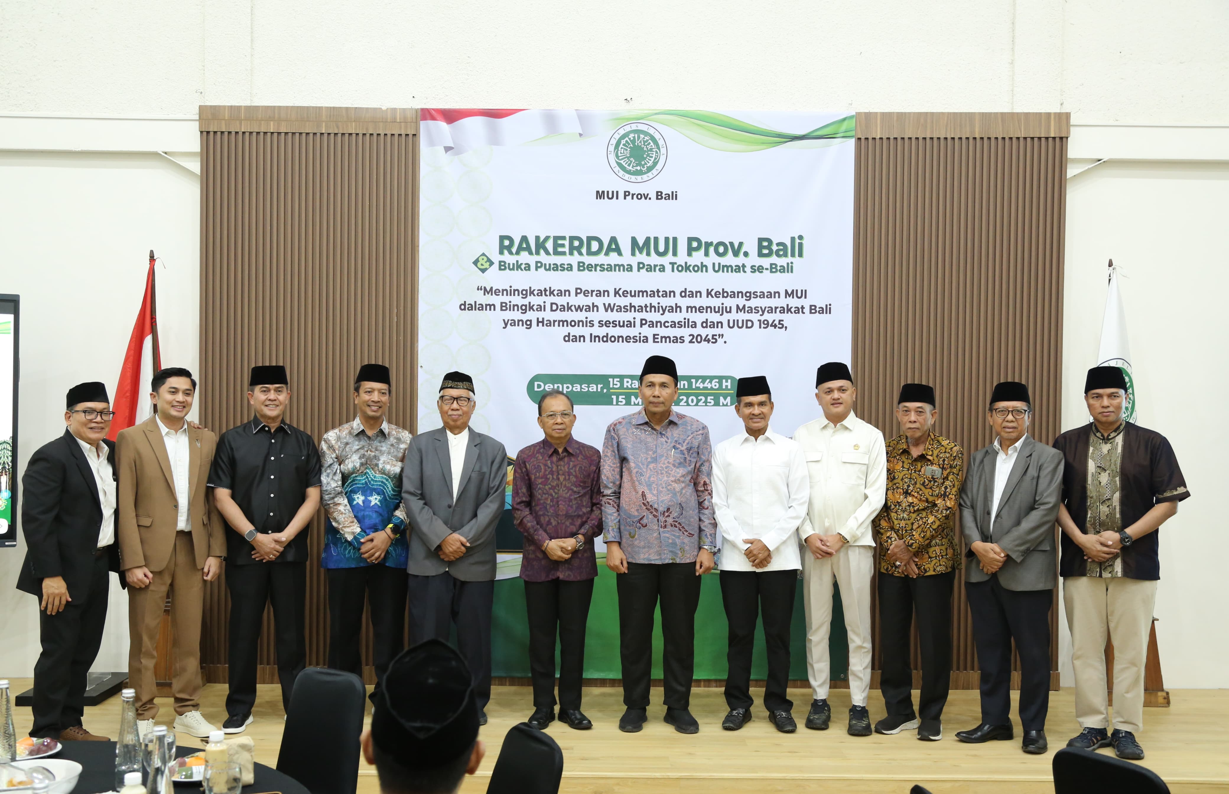 gubernur-bali-hadiri-buka-puasa-bersama-dan-rakerda-mui-bali-di-kampus-itbm