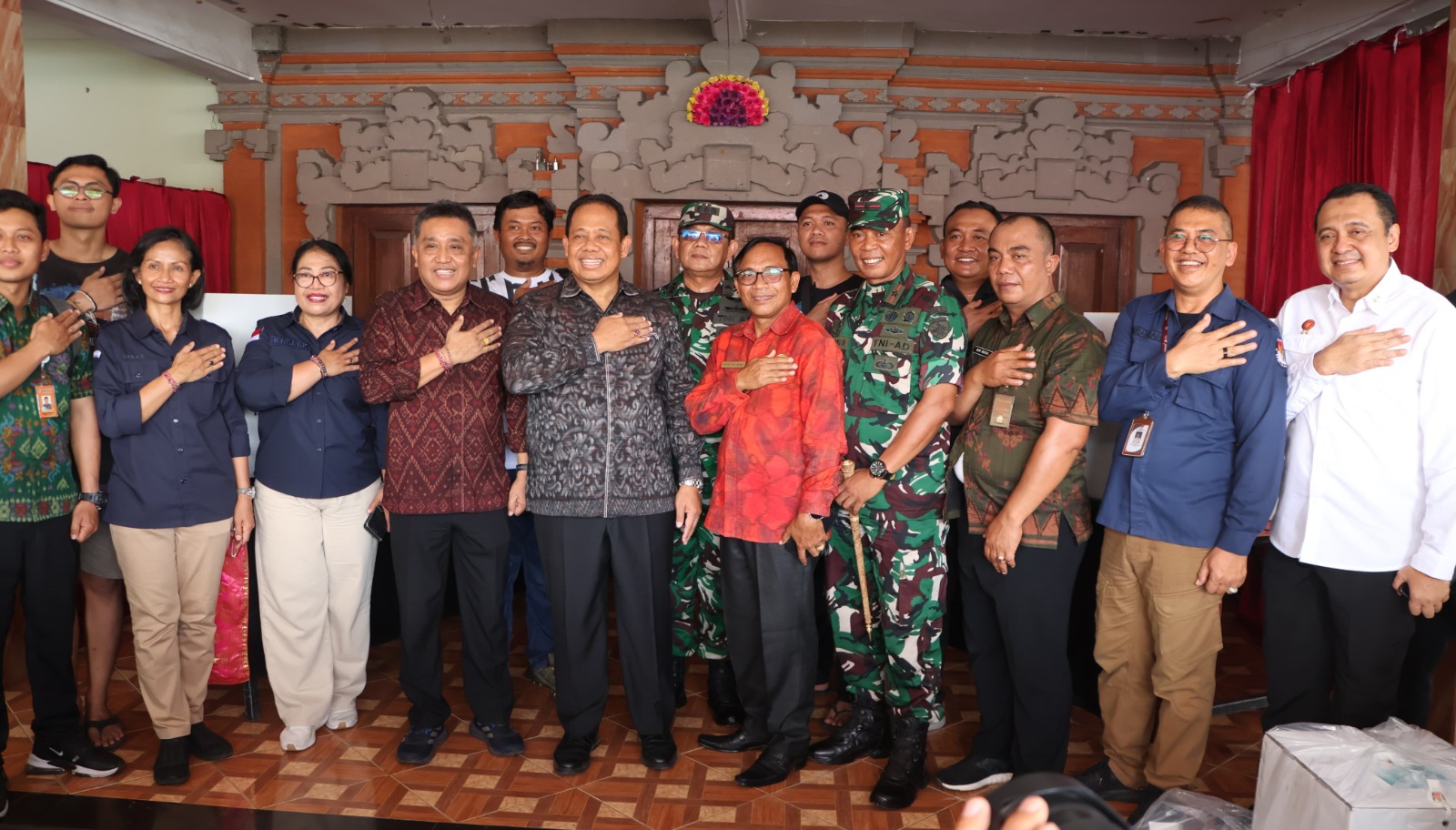 jelang-pilkada-serentak-pj-gubernur-bali-tinjau-sejumlah-tps