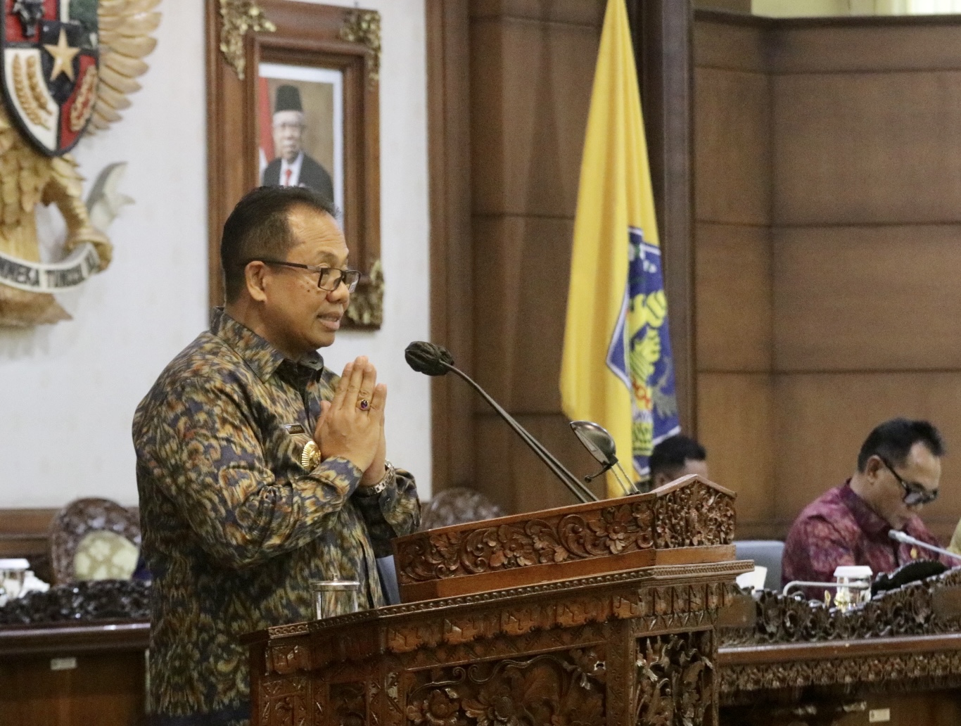 pj-gubernur-mahendra-jaya-sampaikan-dua-raperda-sekaligus-pada-rapat-paripurna-dprd-bali