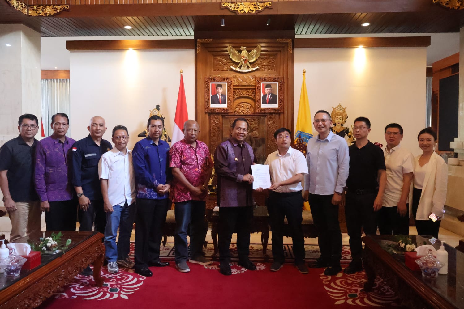 pj-gubernur-bali-sm-mahendra-jaya-terima-paparan-kerja-sama-pengelolaan-sampah-dari-weiming-environment-protection-group