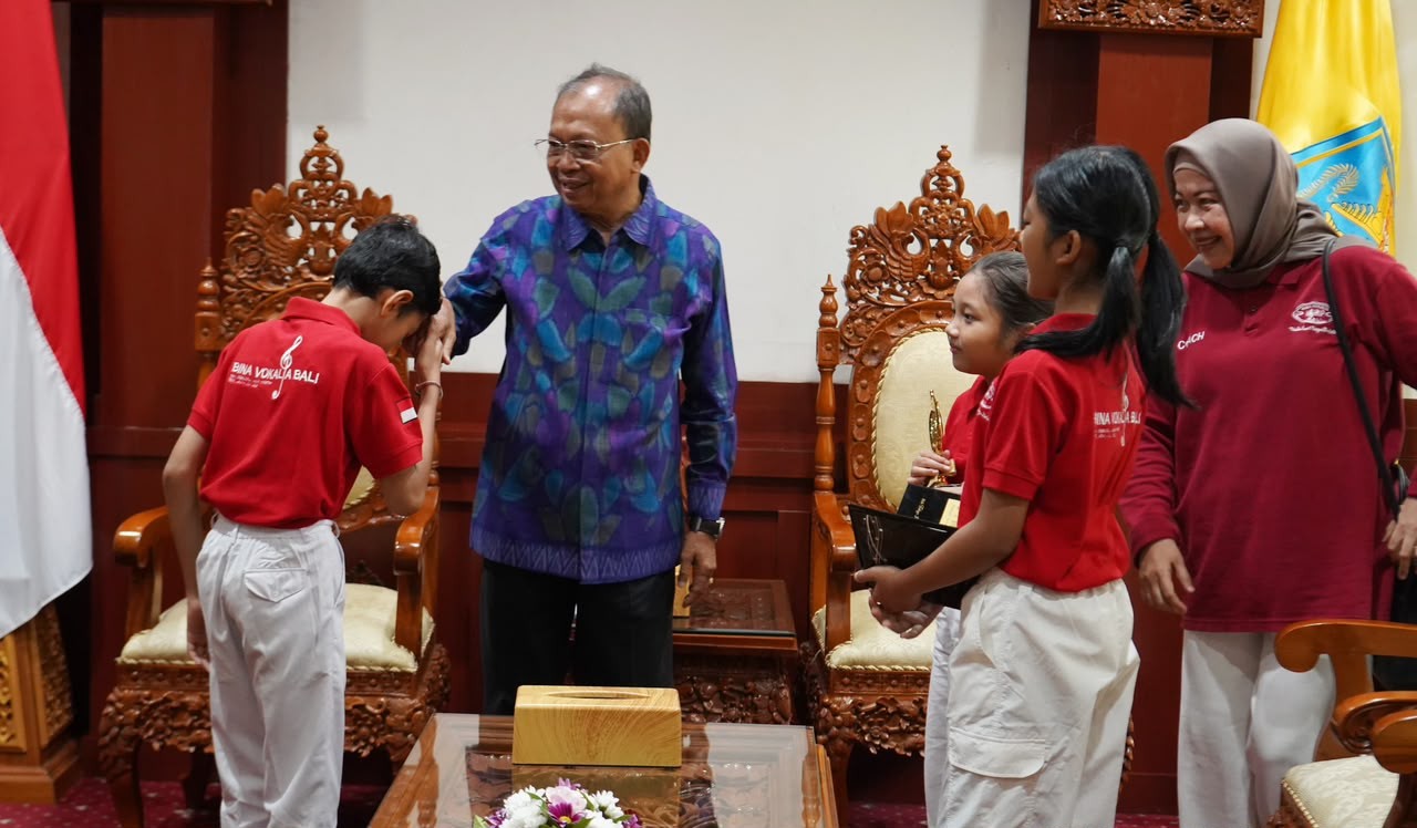 bina-vokalia-bali-juara-i-di-tokyo-gubernur-koster-bukti-kemampuan-seni-generasi-muda-bali-di-kancah-internasional