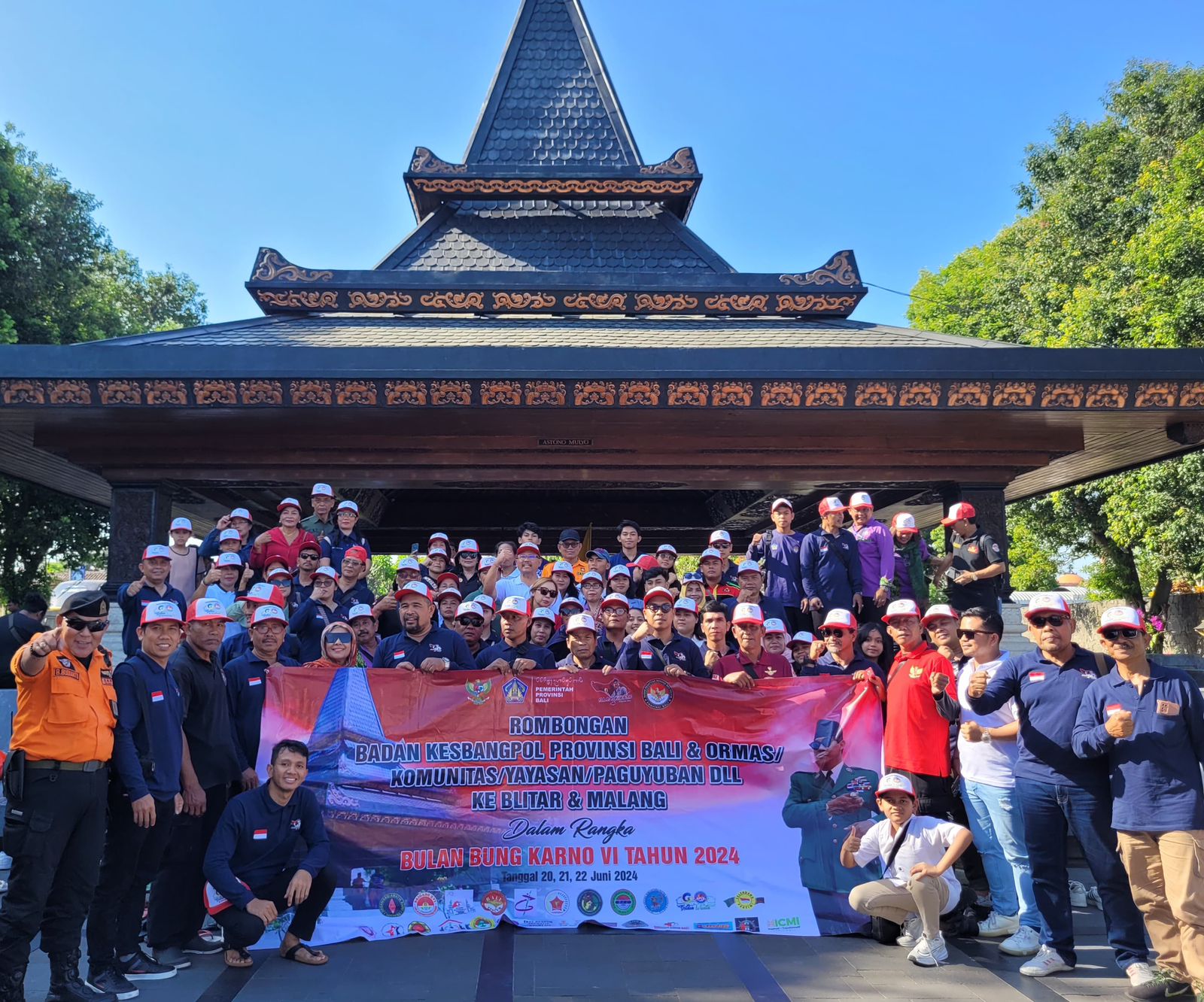 ziarah-rombongan-badan-kesbangpol-provinsi-bali-beserta-ormas-ke-makam-bung-karno