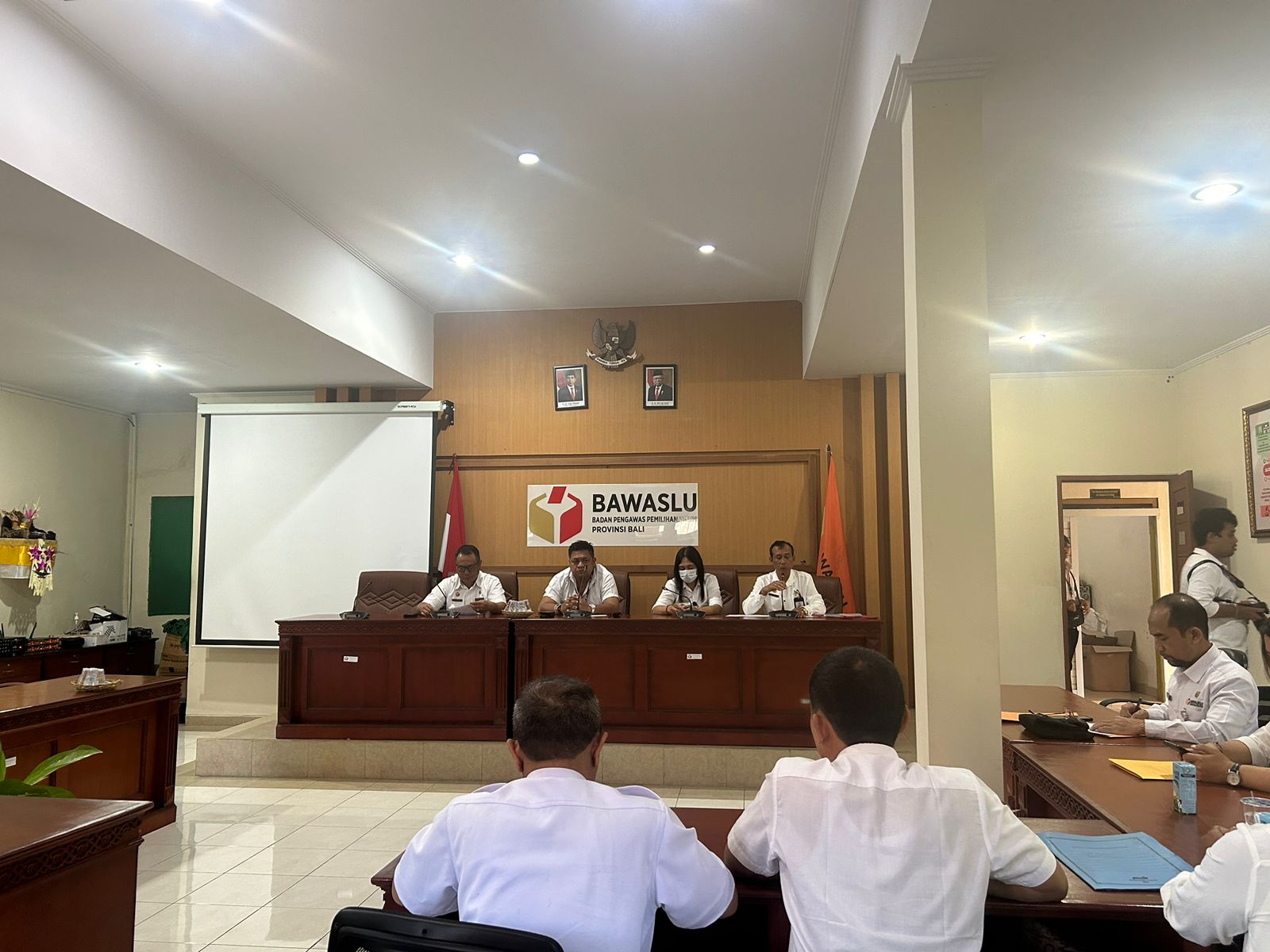 pembahasan-dan-verifikasi-berkas-persyaratan-penerimaan-santunan-kecelakaan-kerja-pengawas-adhoc-tahun-2024