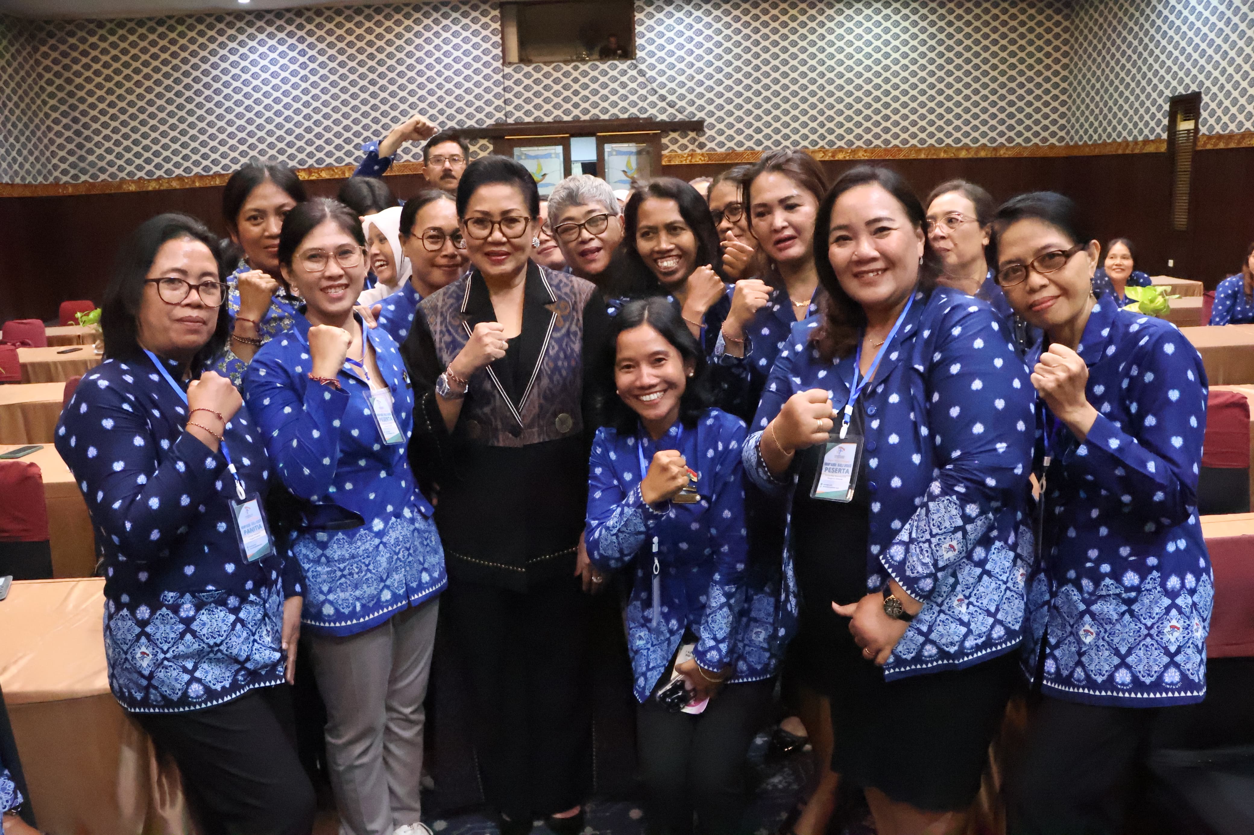 buka-rakor-himpaudi-bali-putri-koster-sampaikan-peran-penting-guru-paud