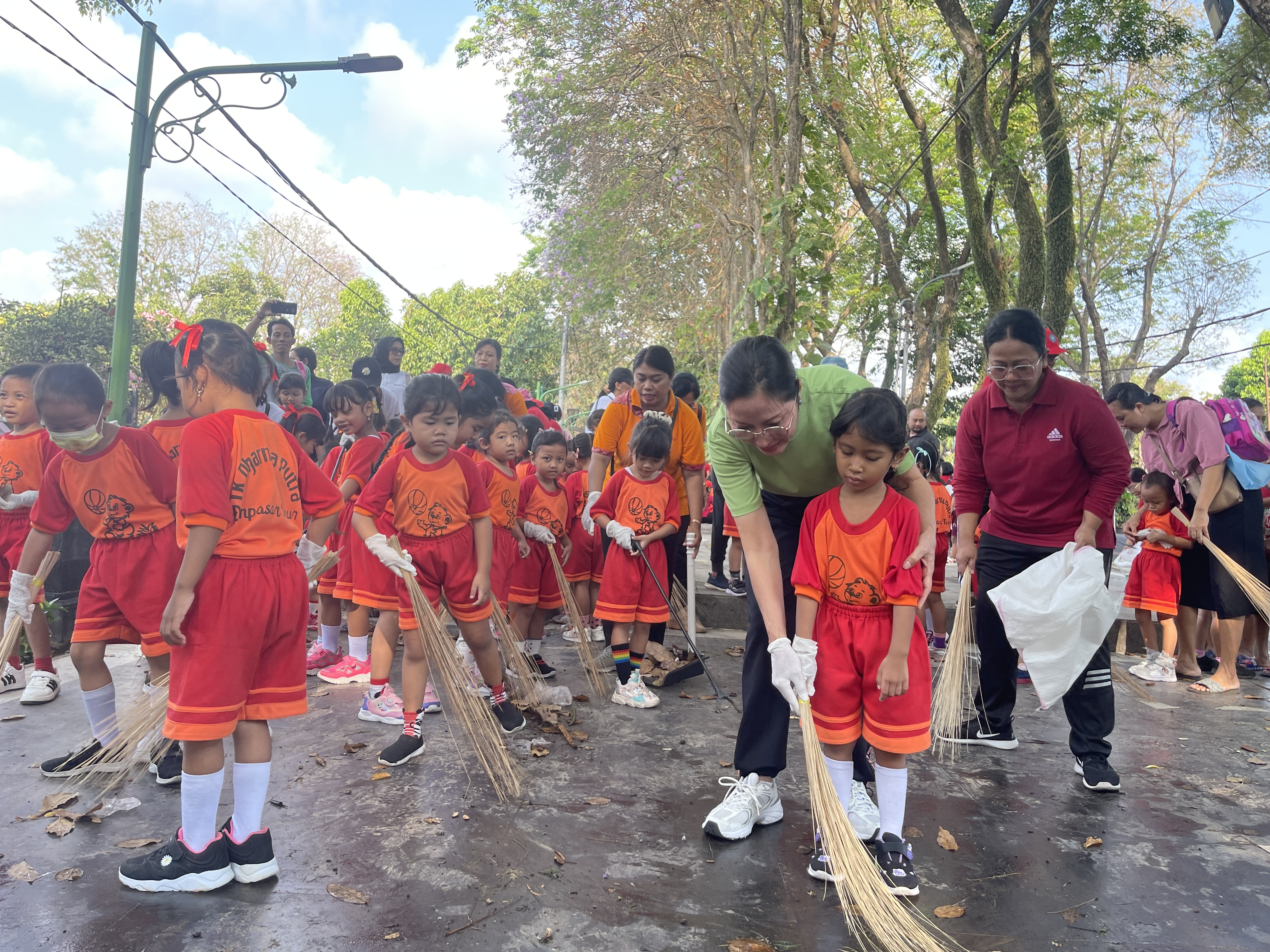 sasar-anak-tk-tp-pkk-bali-gelar-edukasi-pungut-dan-pilah-sampah