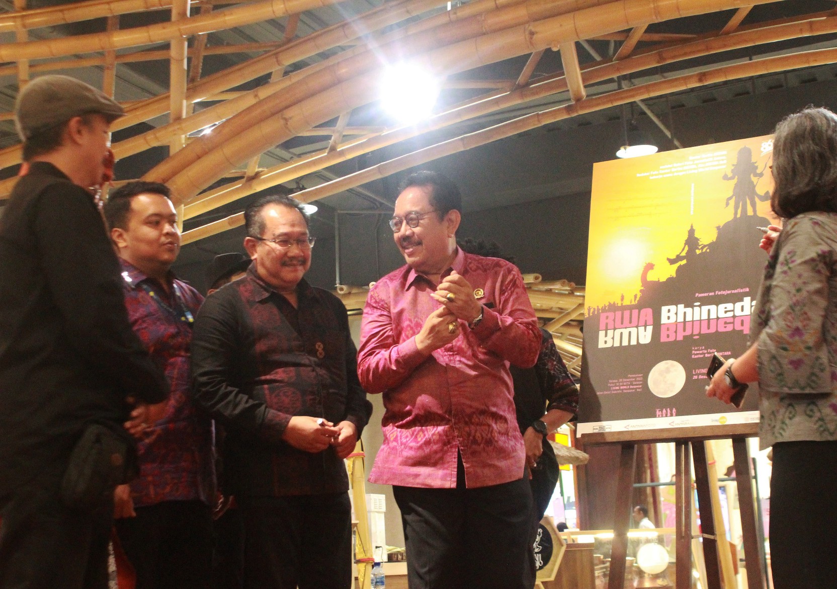 pameran-foto-rwa-bineda-sajikan-deretan-potret-peristiwa-penting-di-bali-setahun-terakhir