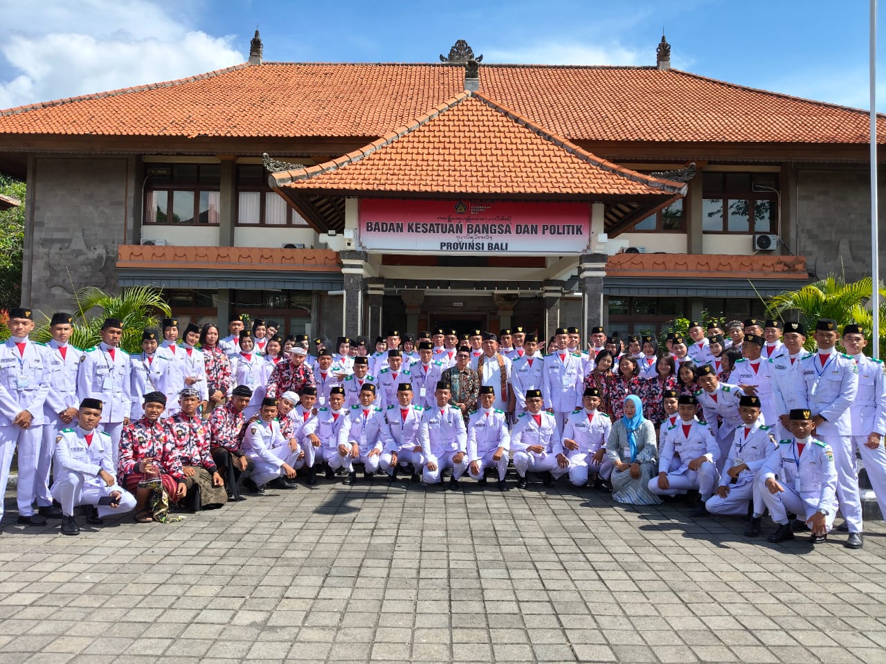 paskibraka-provinsi-sulawesi-barat-berkunjung-ke-badan-kesbangpol-bali