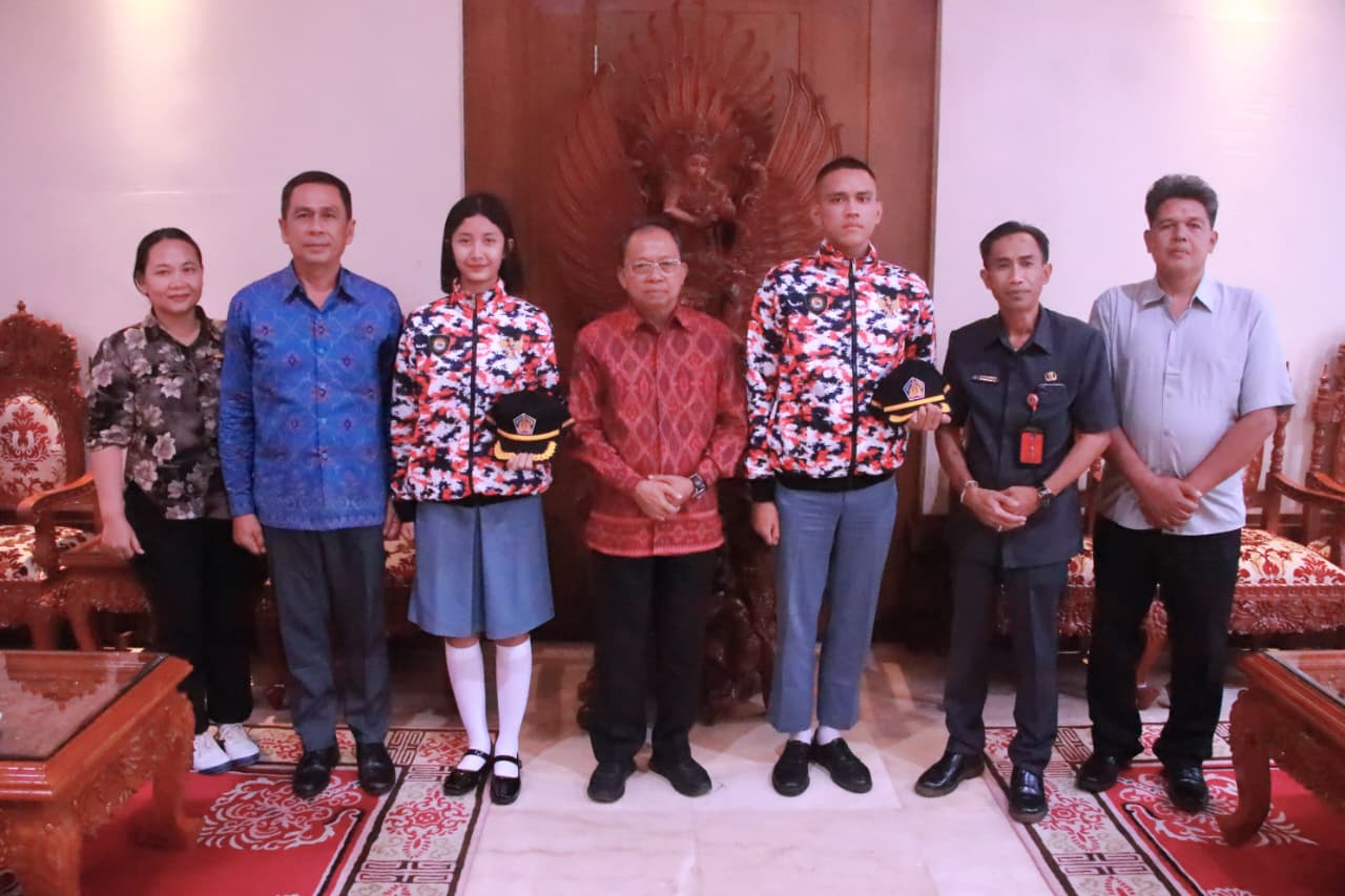 gubernur-koster-lepas-dua-wakil-bali-ke-paskibraka-nasional-pemprov-fasilitasi-keluarga-hingga-beri-dukungan-penuh