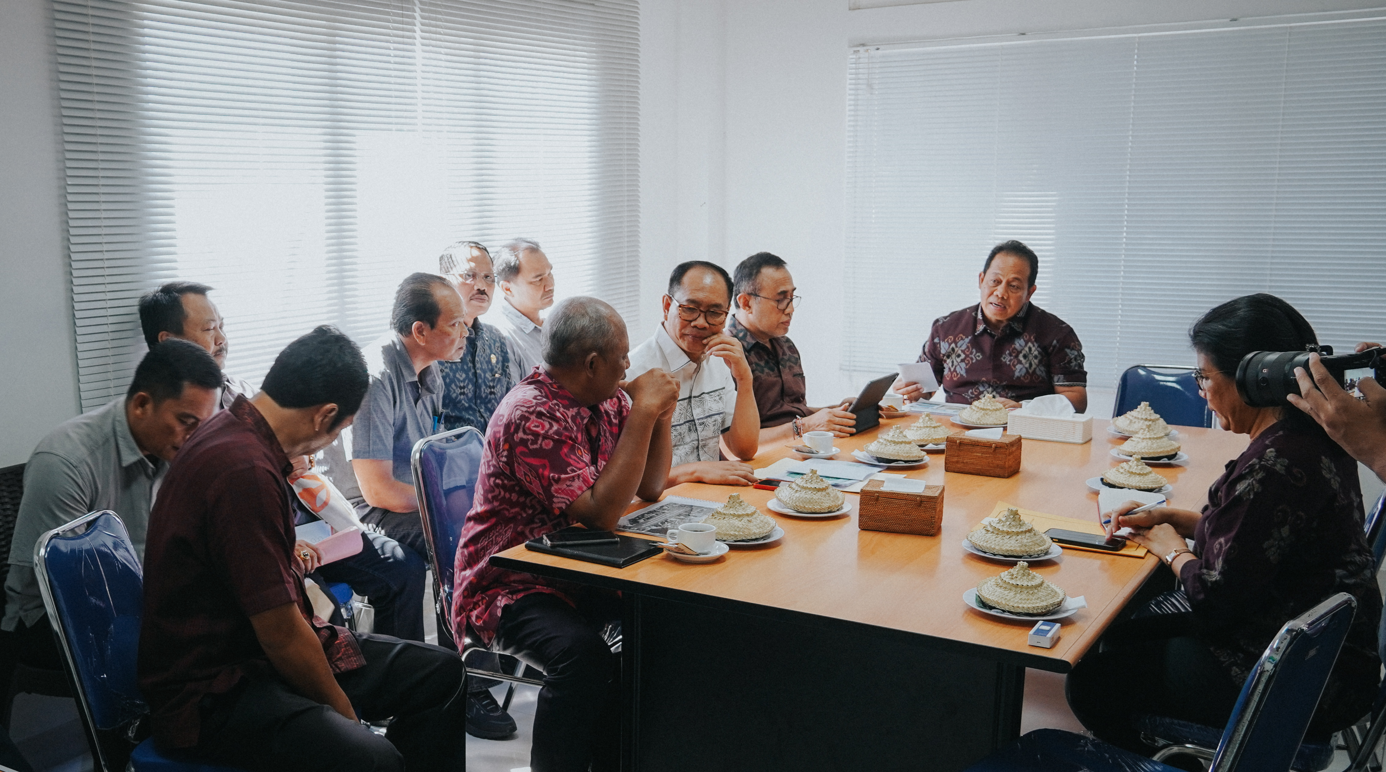 optimalkan-penanganan-sampah-di-bali-pj-gubernur-bali-gelar-rapat-pembahasan-strategi-kabupatenkota-untuk-tps3rtpst
