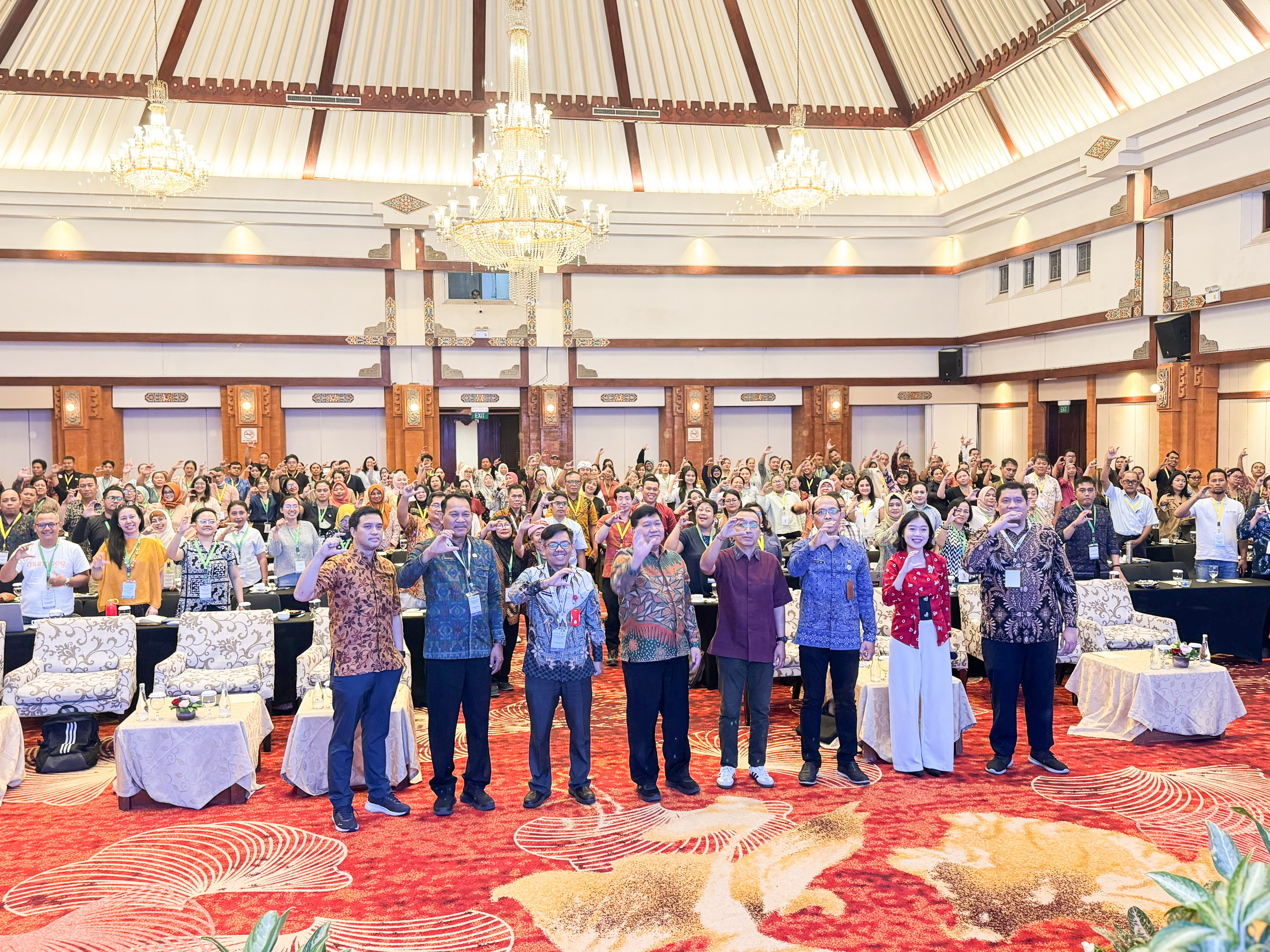 kepala-dinas-perindustrian-dan-perdagangan-provinsi-bali-i-wayan-jarta-berkesempatan-menjadi-narasumber-dalam-seminar-ekosistem-dan-program-pembinaan-industri-kecil-dan-menengah