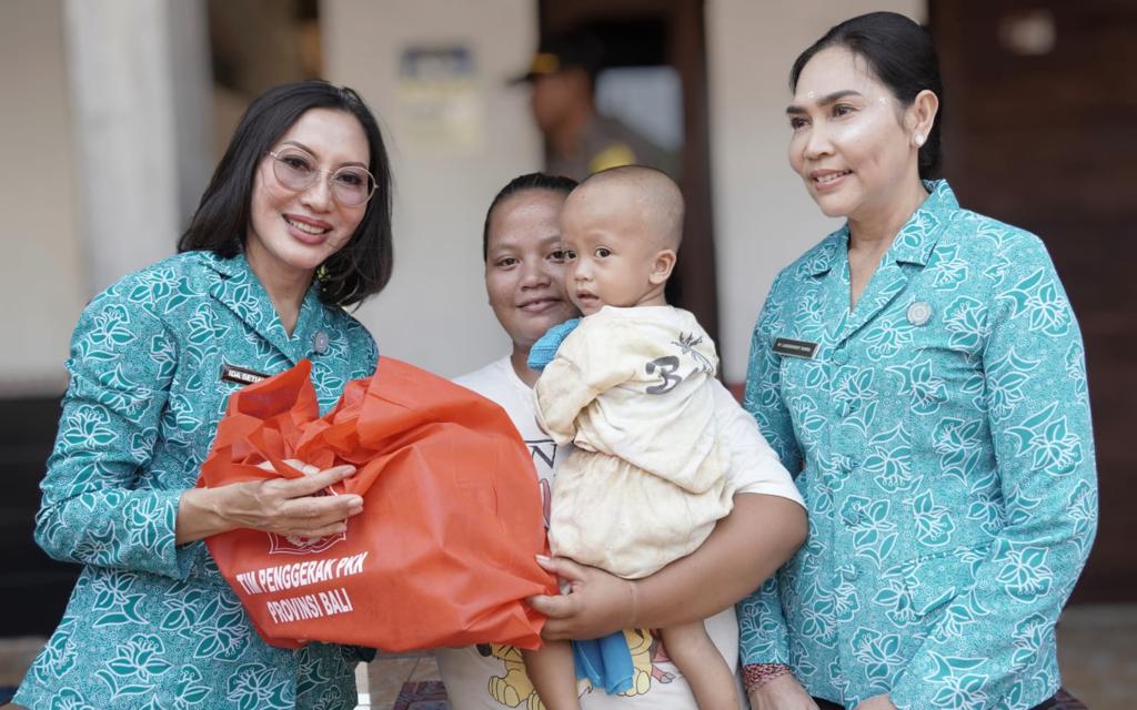 kawal-balita-bebas-stunting-penjabat-ketua-tp-pkk-bali-ny-drg-ida-mahendra-jaya-sambangi-kabupaten-jembrana