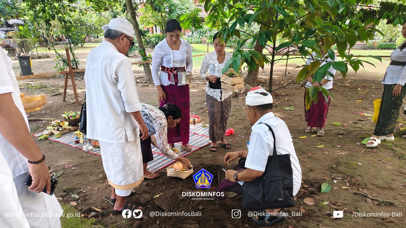 mengawali-pembangunan-power-house-diskominfos-bali-gelar-prosesi-ngruak