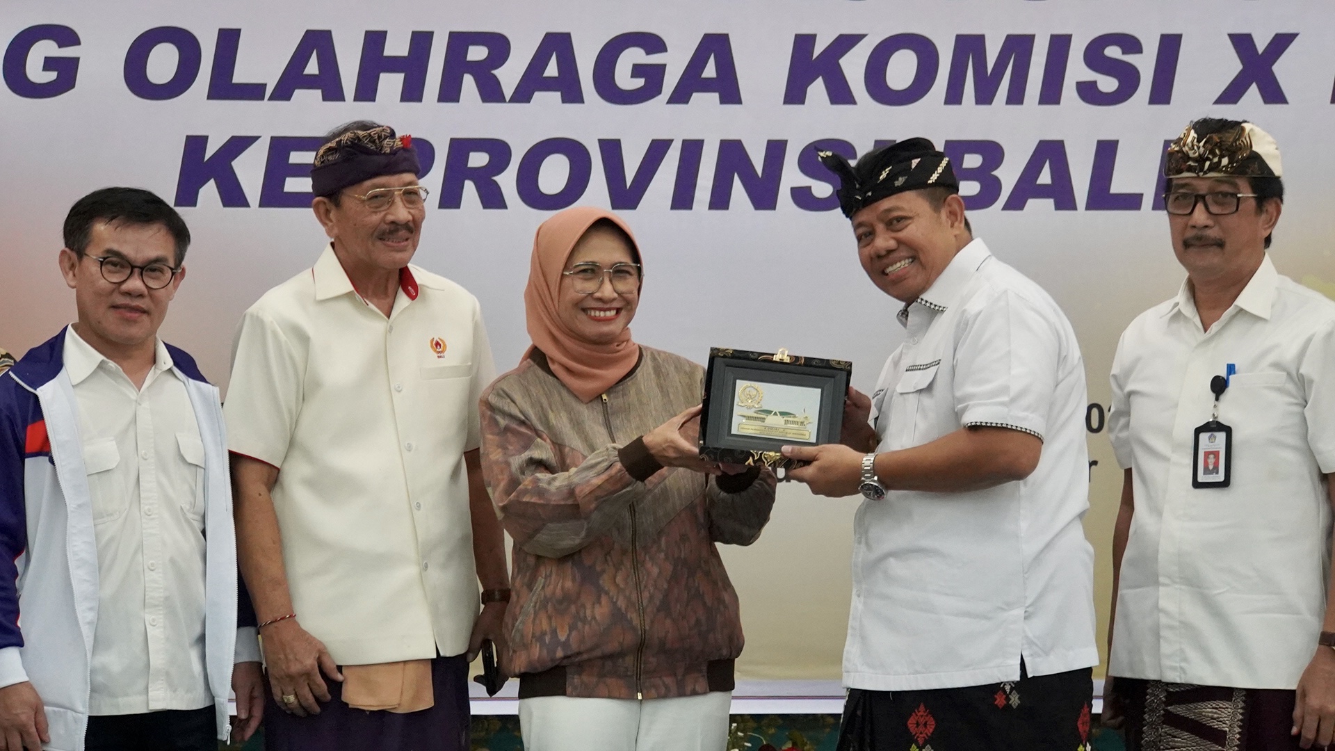 mahendra-jaya-sampaikan-kondisi-keolahragaan-di-bali