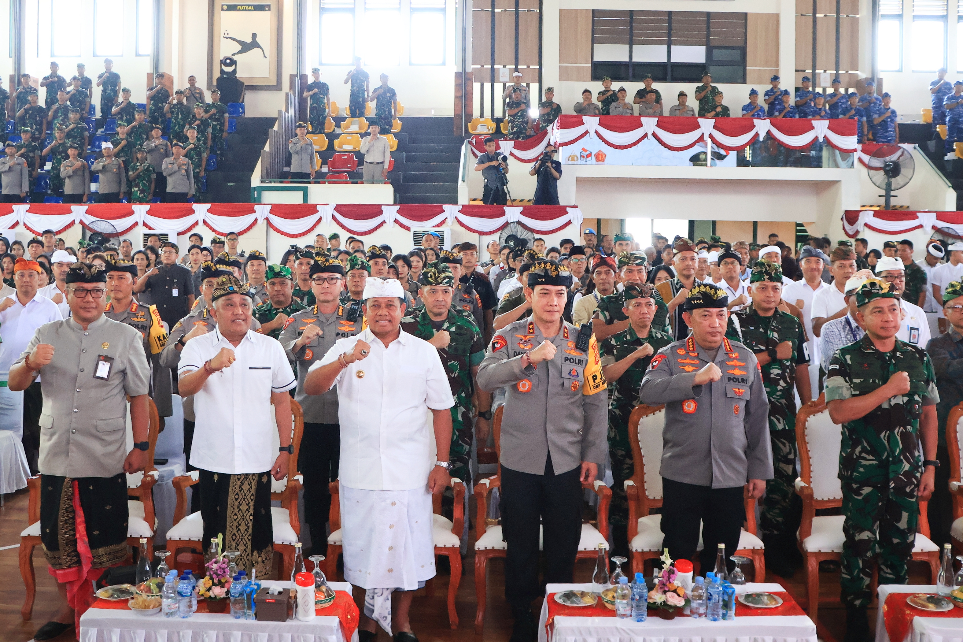 tni-polri-dan-masyarakat-bali-gelar-doa-bersama-lintas-agama-untuk-sukseskan-pilkada-serentak