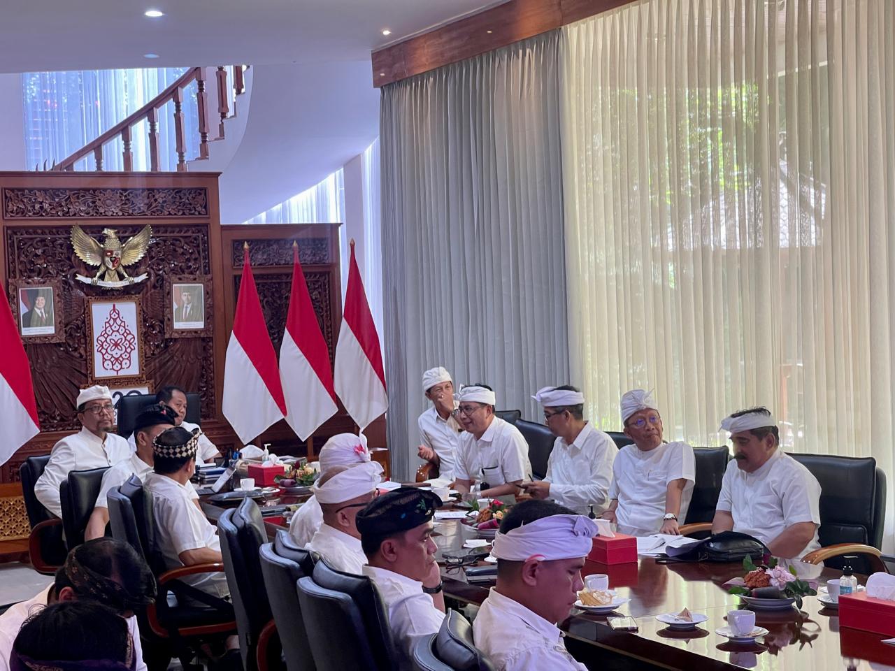 perlu-tindakan-tegas-pj-gubernur-bali-pimpin-rapat-membahas-kasus-atraksi-peluncuran-kembang-api-oleh-finns-beach-club