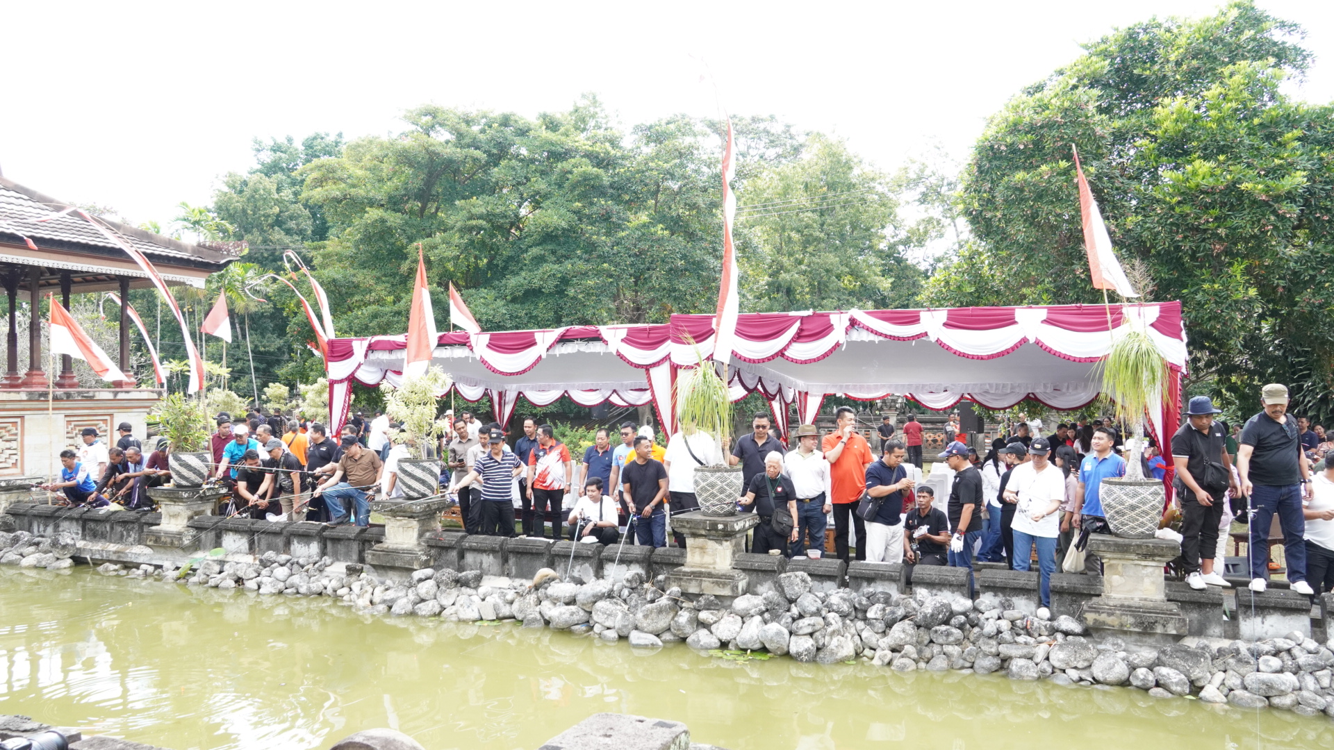 meriahkan-hut-ri-ke-79-sekda-dewa-indra-dan-kepala-perangkat-daerah-ikut-lomba-mancing-di-dprd-bali