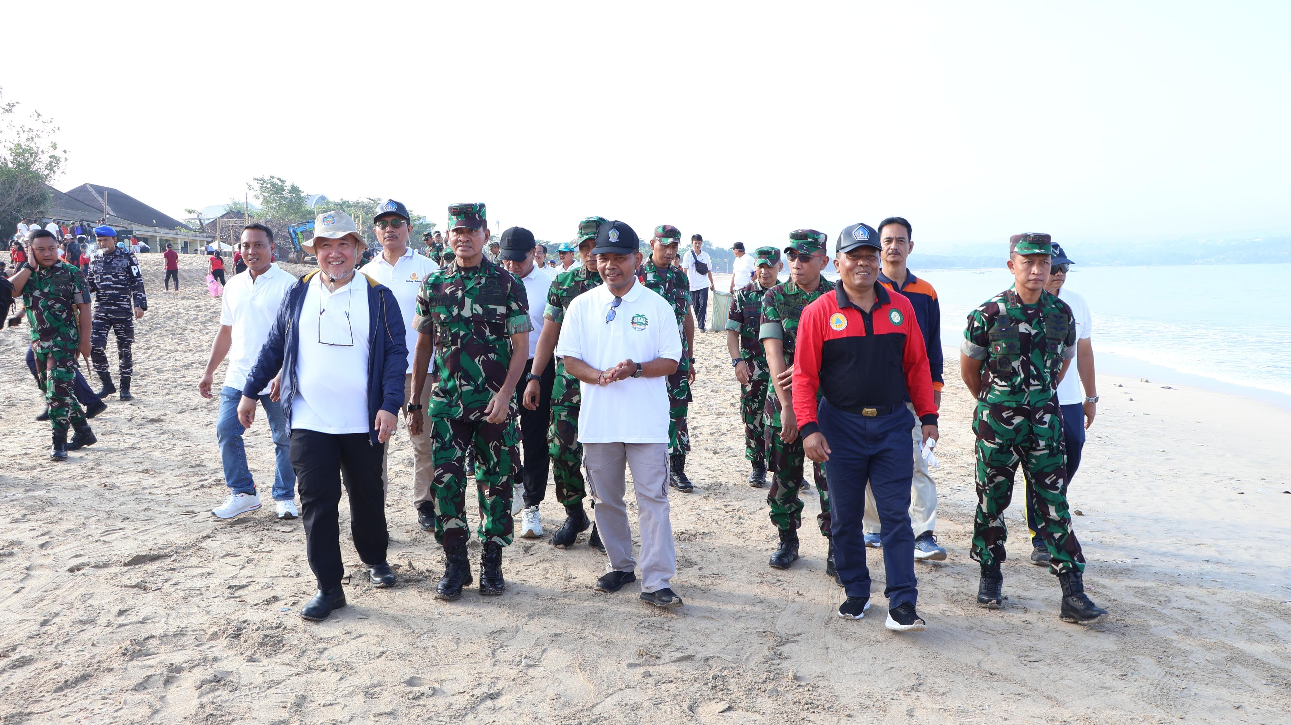 pemprov-bali-dukung-aksi-bersih-pantai-serangkaian-hari-peduli-sampah-nasional-tahun-2025