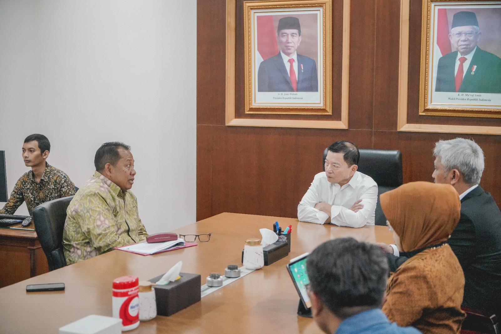 temui-menteri-suharso-monoarfa-pj-gubernur-s-m-mahendra-jaya-dapat-sinyal-positif-realisasi-lrt-di-bali