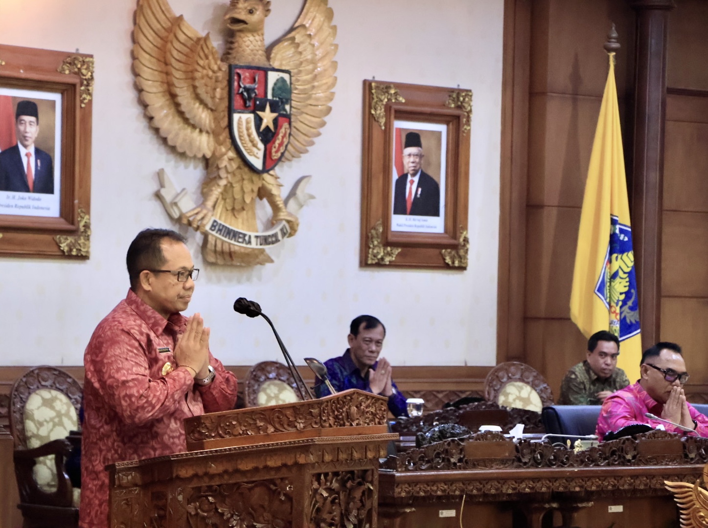 pj-gubernur-bali-sampaikan-jawaban-terhadap-pandangan-umum-fraksi-atas-ranperda-abpd-2024-dan-ranperda-pajak-retribusi
