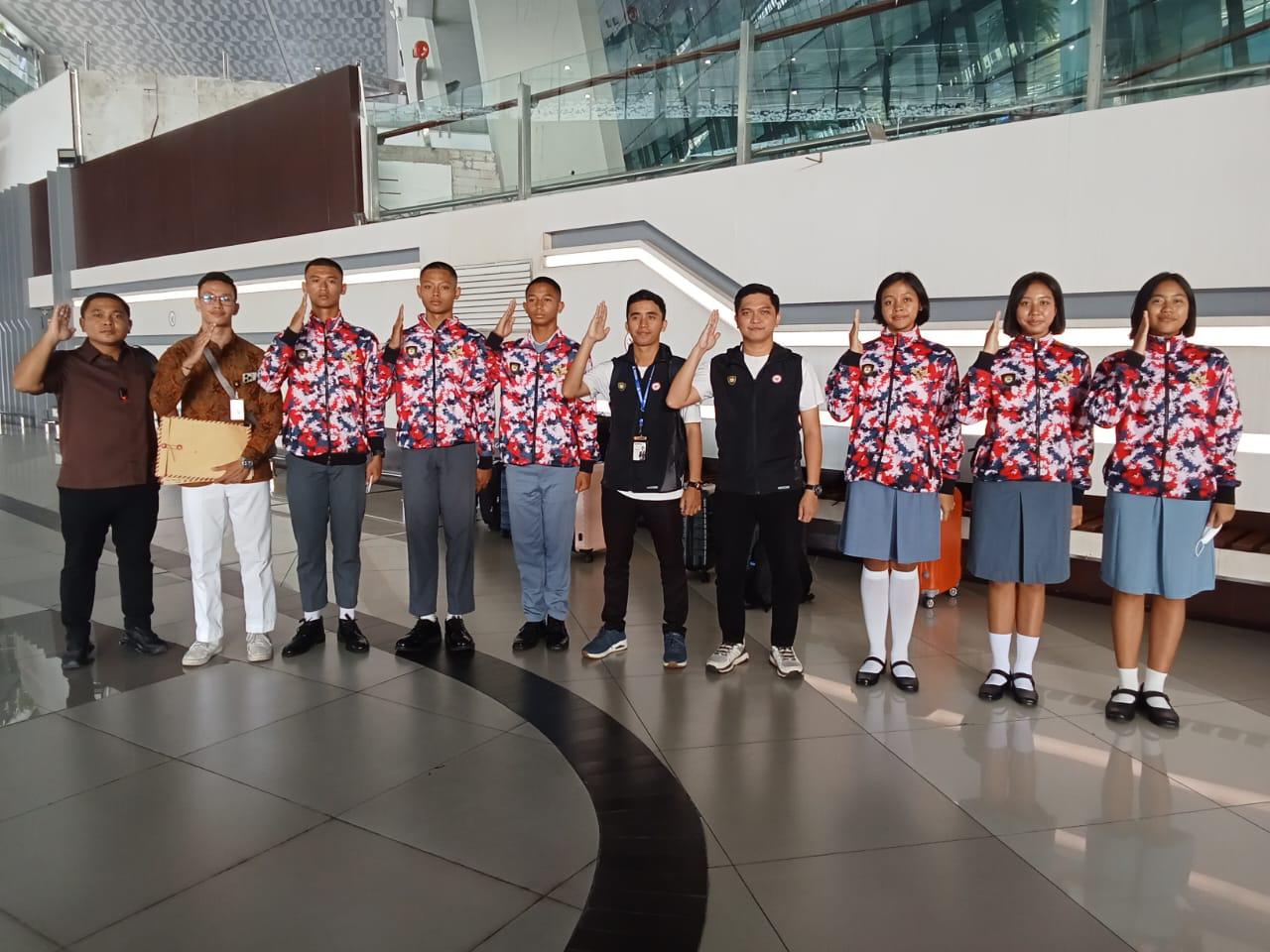 badan-kesbangpol-bali-antarkan-calon-paskibraka-bali-ikuti-seleksi-ke-tingkat-pusat