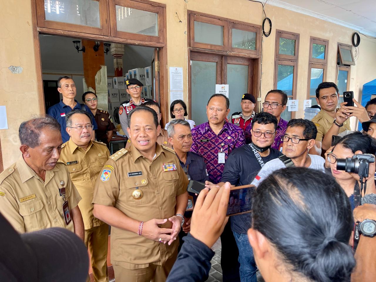 mahendra-jaya-tinjau-kesiapan-pilkada-di-buleleng-dan-jembrana-logistik-100-persen-siap