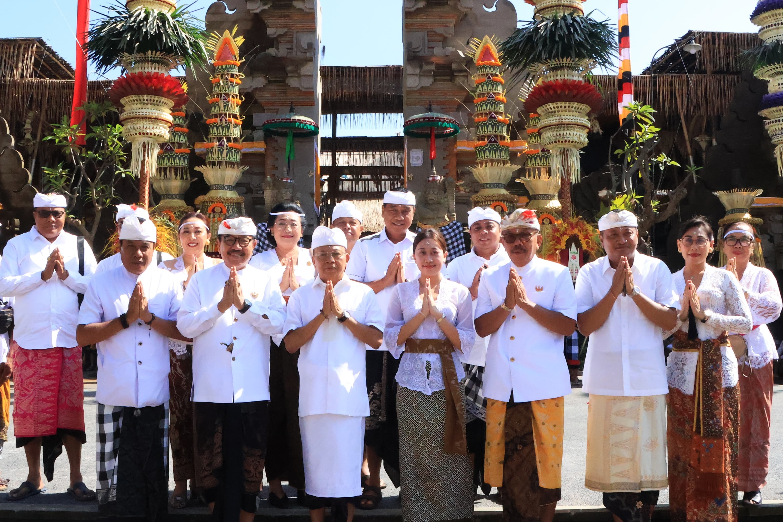 gubernur-bali-wayan-koster-hadiri-rangkaian-karya-agung-di-pura-desa-lan-puseh-desa-adat-bunutan-ubud