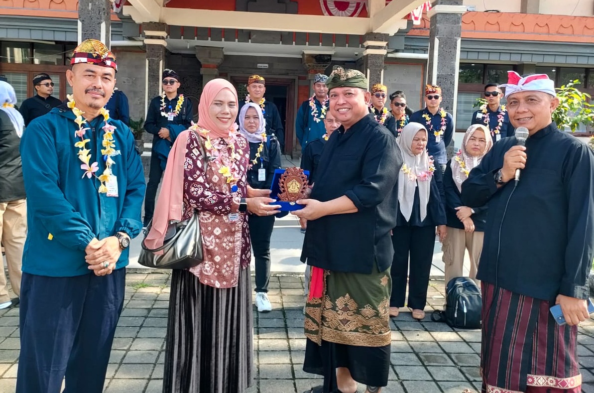 kaban-kesbangpol-bali-terima-kunjungan-paskibraka-2025-kota-pagar-alam