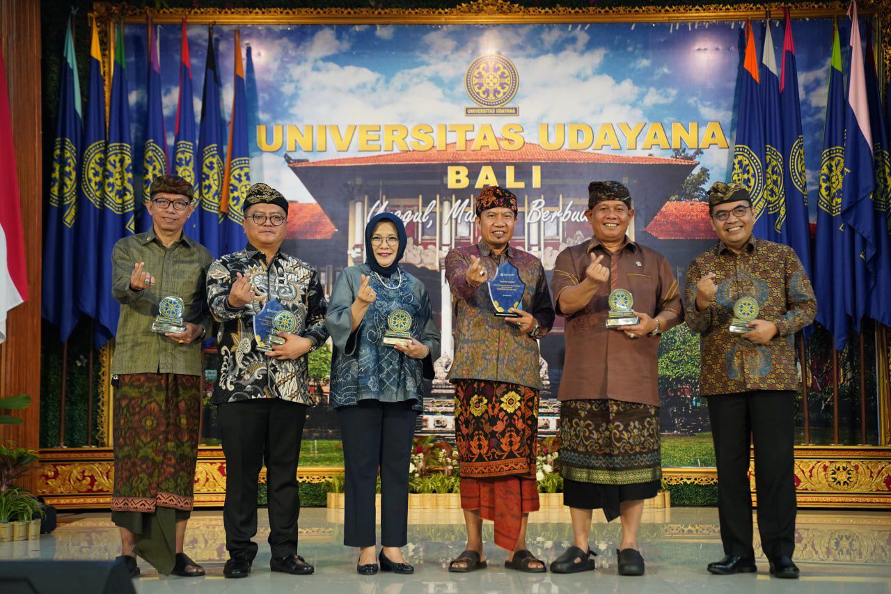 dukung-ekosistem-kewirausahaan-kampus-dinas-koperasi-ukm-bali-terima-penghargaan-di-entrepreneur-hub-udayana