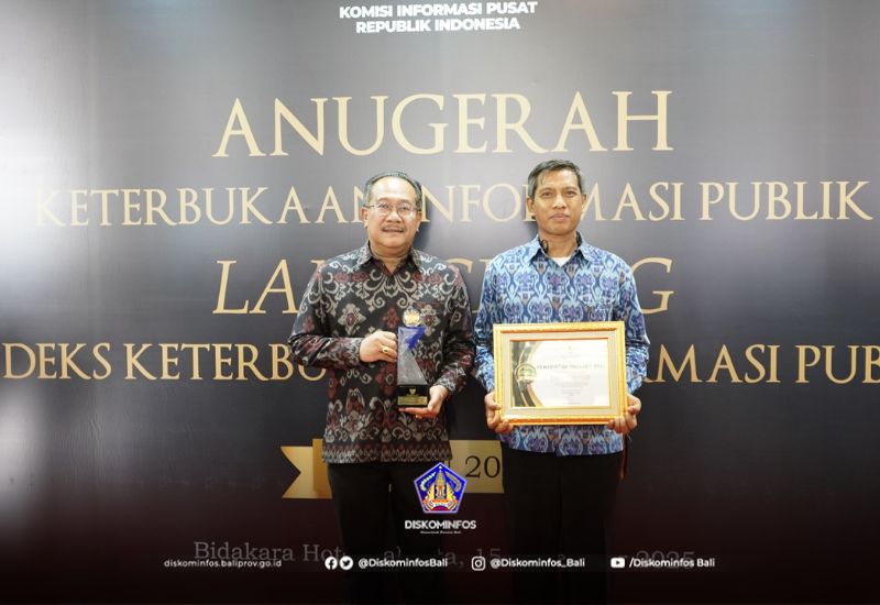 pemprov-bali-kembali-pertahankan-predikat-badan-publik-informatif-pada-anugerah-keterbukaan-informasi-publik-2025