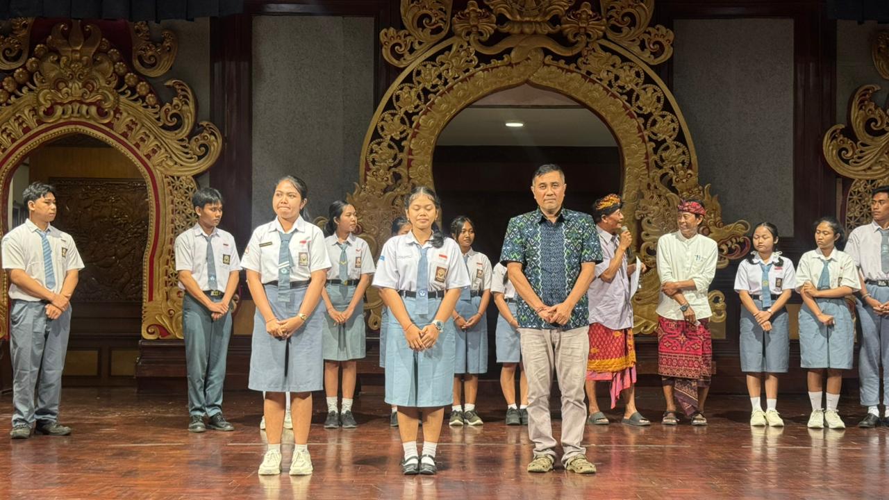 pelajar-bali-tunjukkan-kekuatan-kata-dalam-lomba-cipta-baca-puisi-bulan-bung-karno-viii-tahun-2026