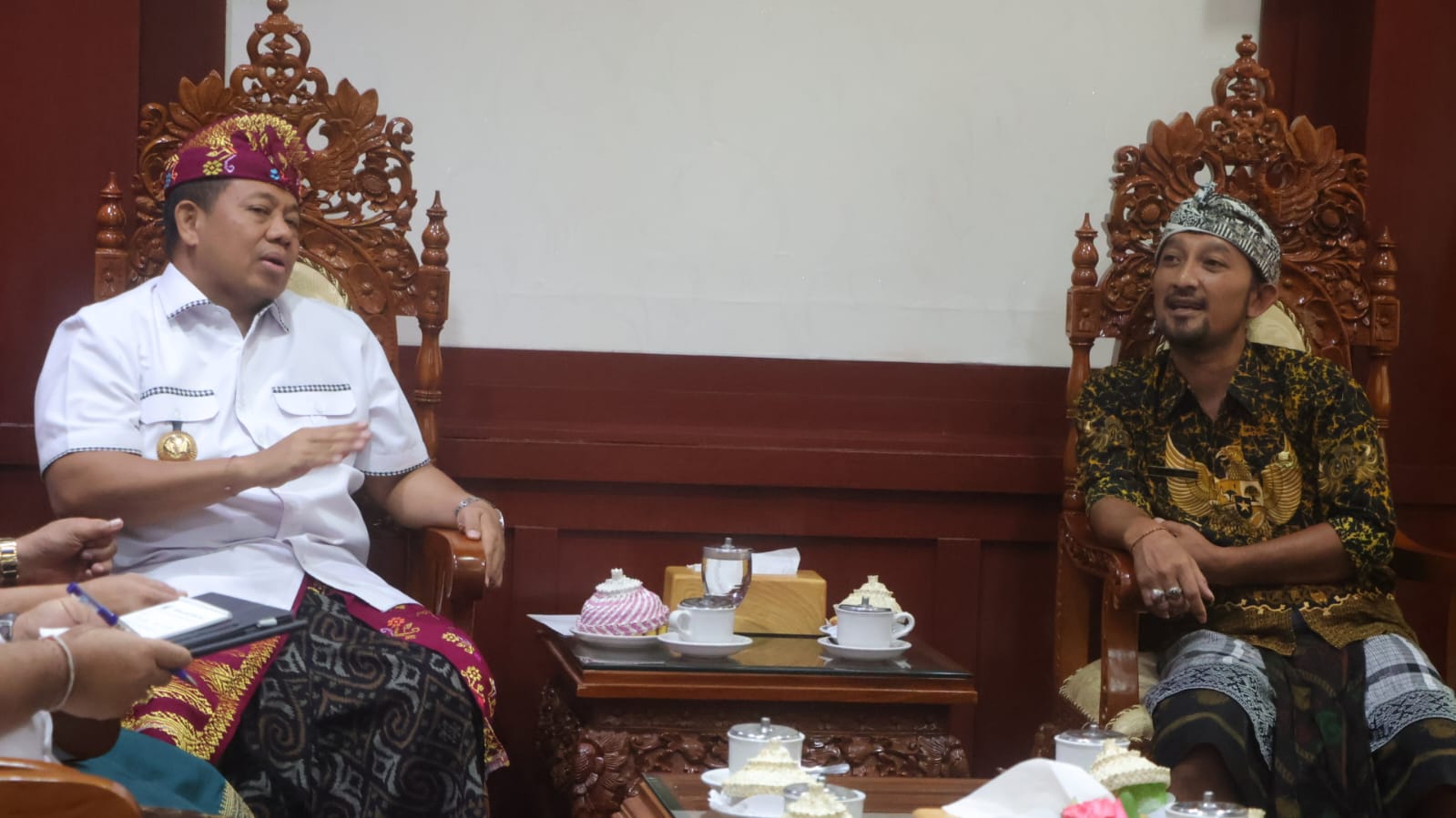 pj-gubernur-bali-sm-mahendra-jaya-terima-audiensi-perangkat-desa-sembiran