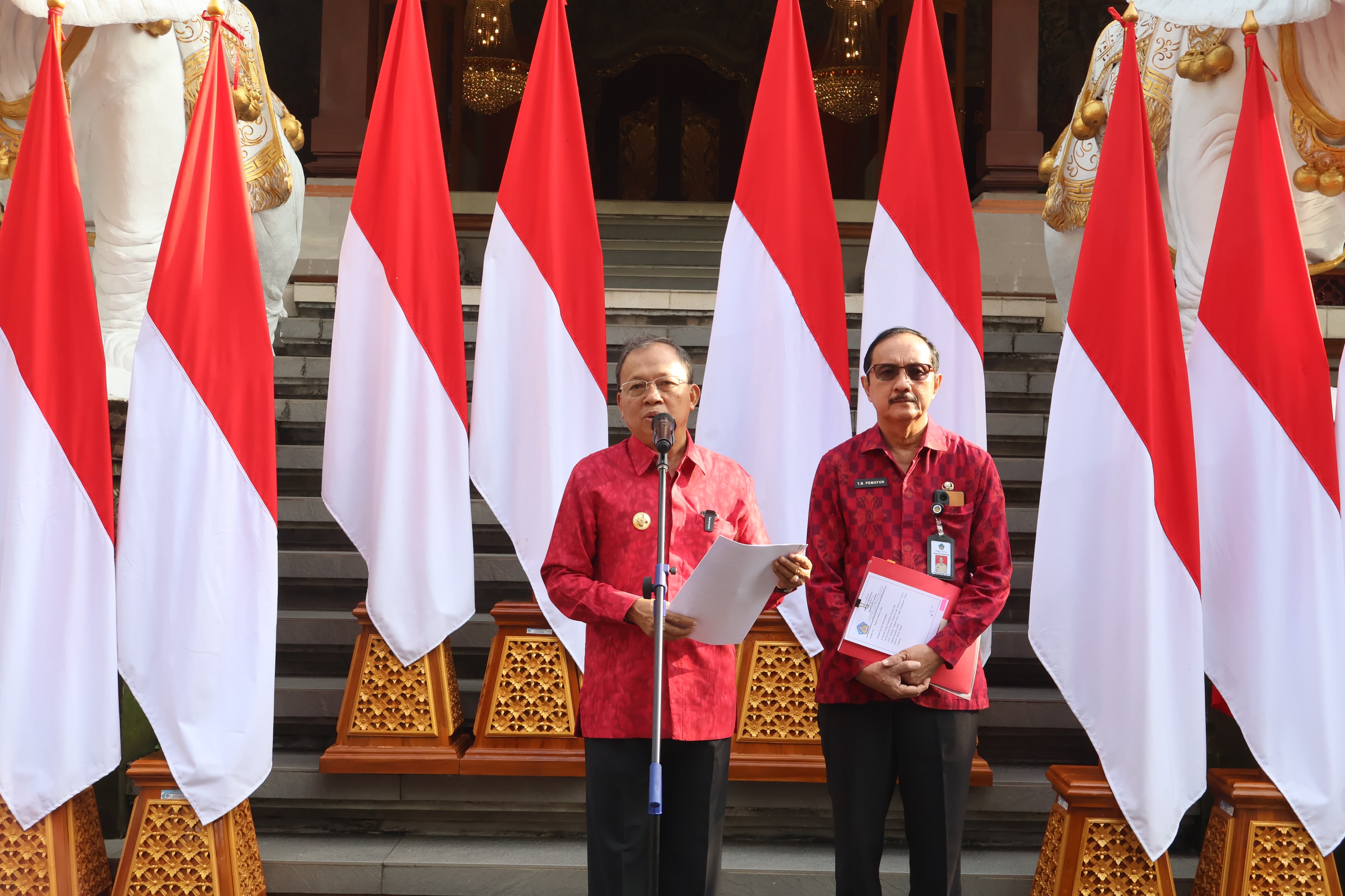 tertibkan-turis-asing-yang-berulah-di-bali-gubernur-koster-keluarkan-se-nomor-7-tahun-2025