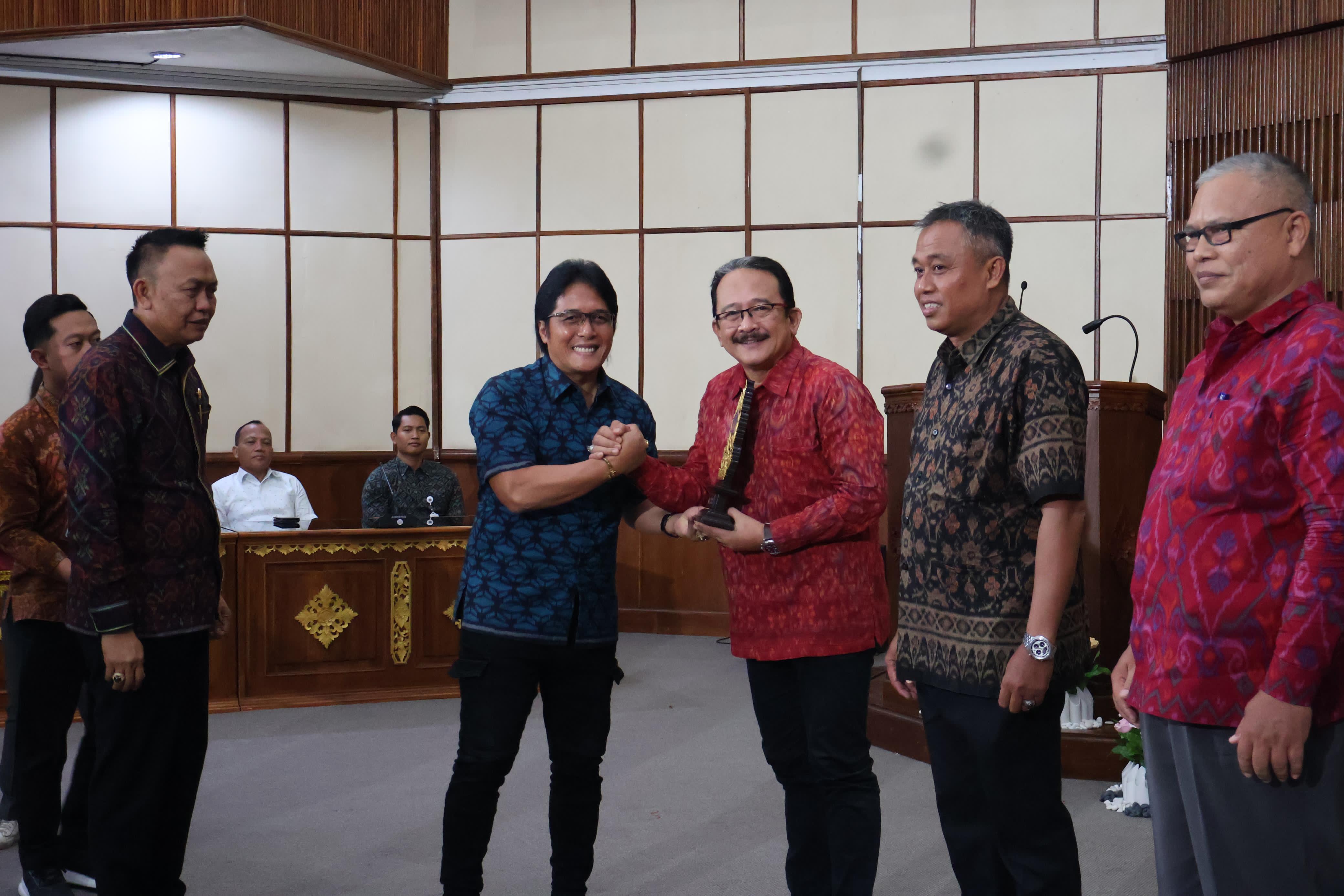 buka-rakerprov-koni-bali-wagub-giri-prasta-dorong-pembangunan-sport-center-untuk-cetak-atlet-berprestasi