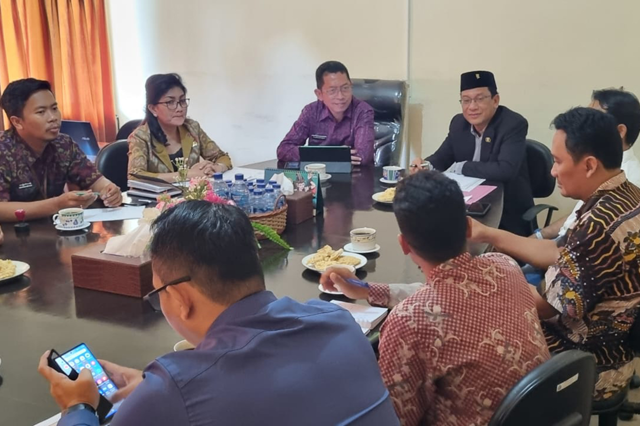 studi-komparasi-anggota-komisi-b-dprd-provinsi-jawa-timur-dengan-dinas-koperasi-ukm-provinsi-bali