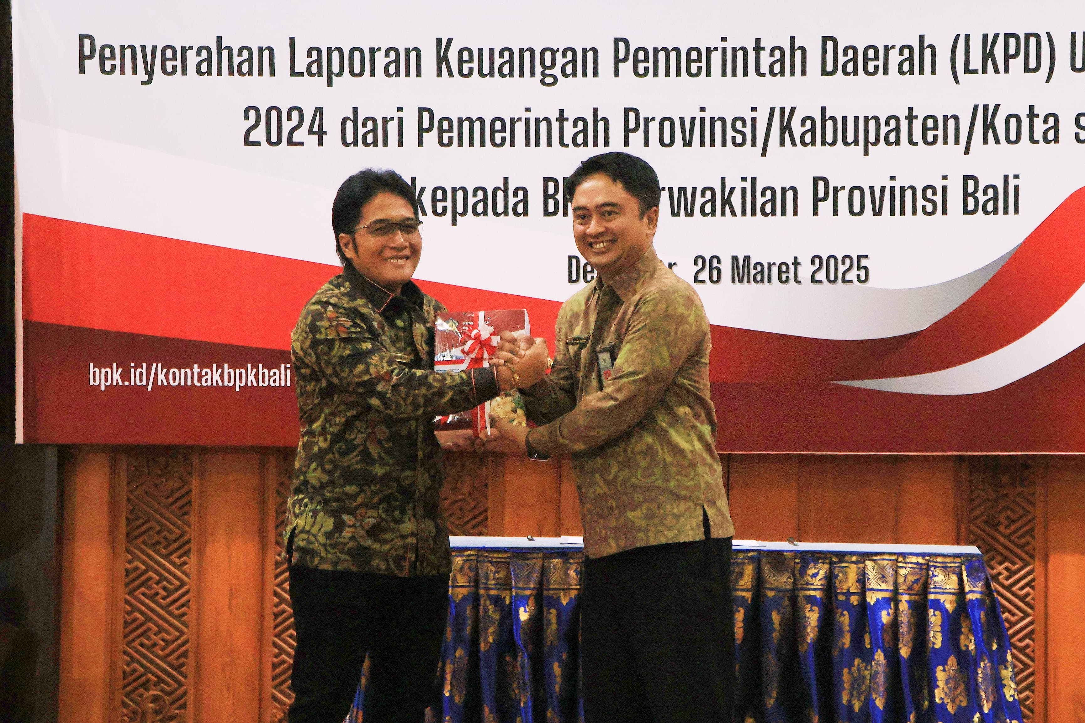 serahkan-lkpd-2024-wagub-giri-prasta-dorong-capaian-wtp-berkualitas
