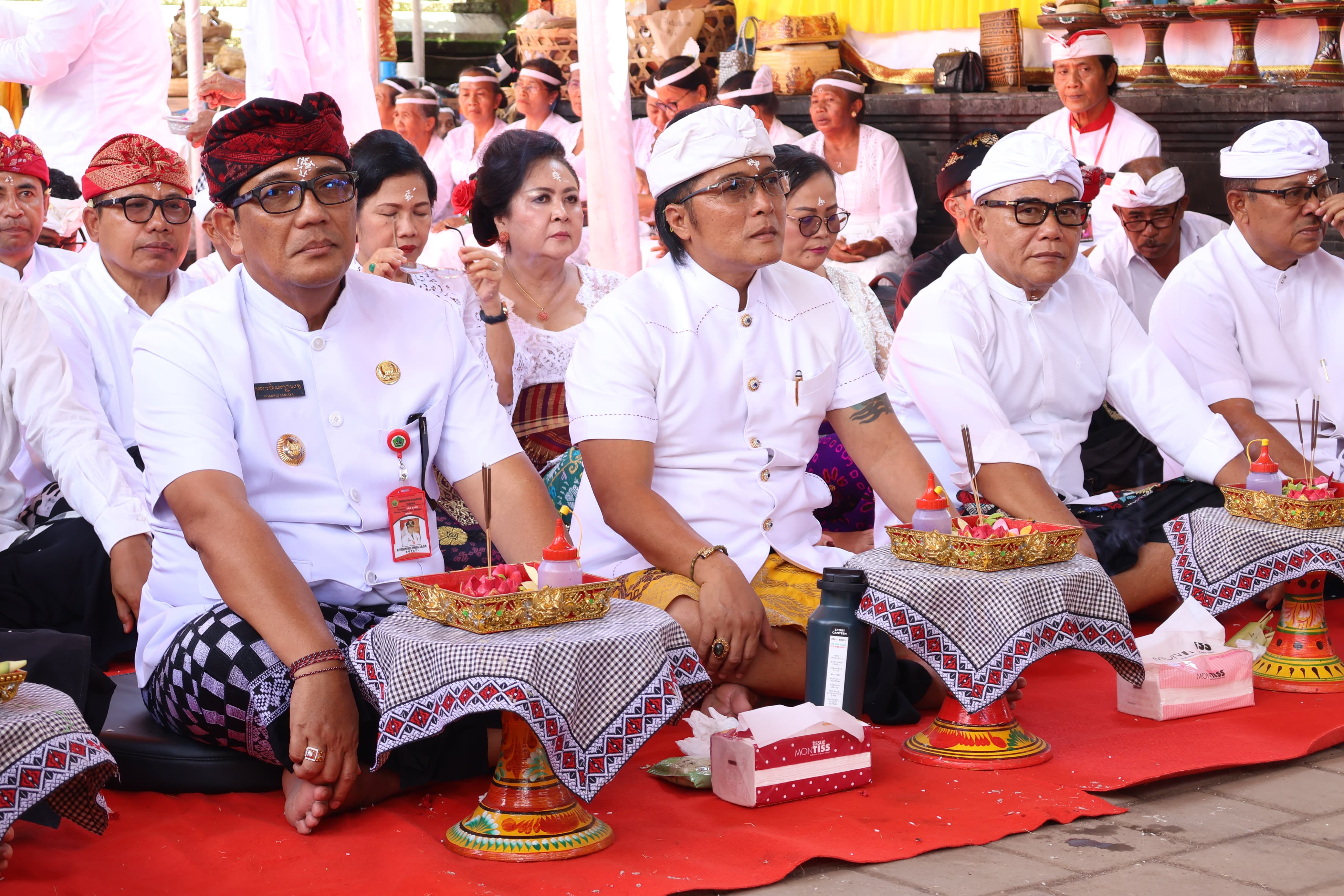 wakil-gubernur-giri-prasta-hadiri-upacara-tawur-balik-sumpah-di-pura-desa-wanasari-tabanan