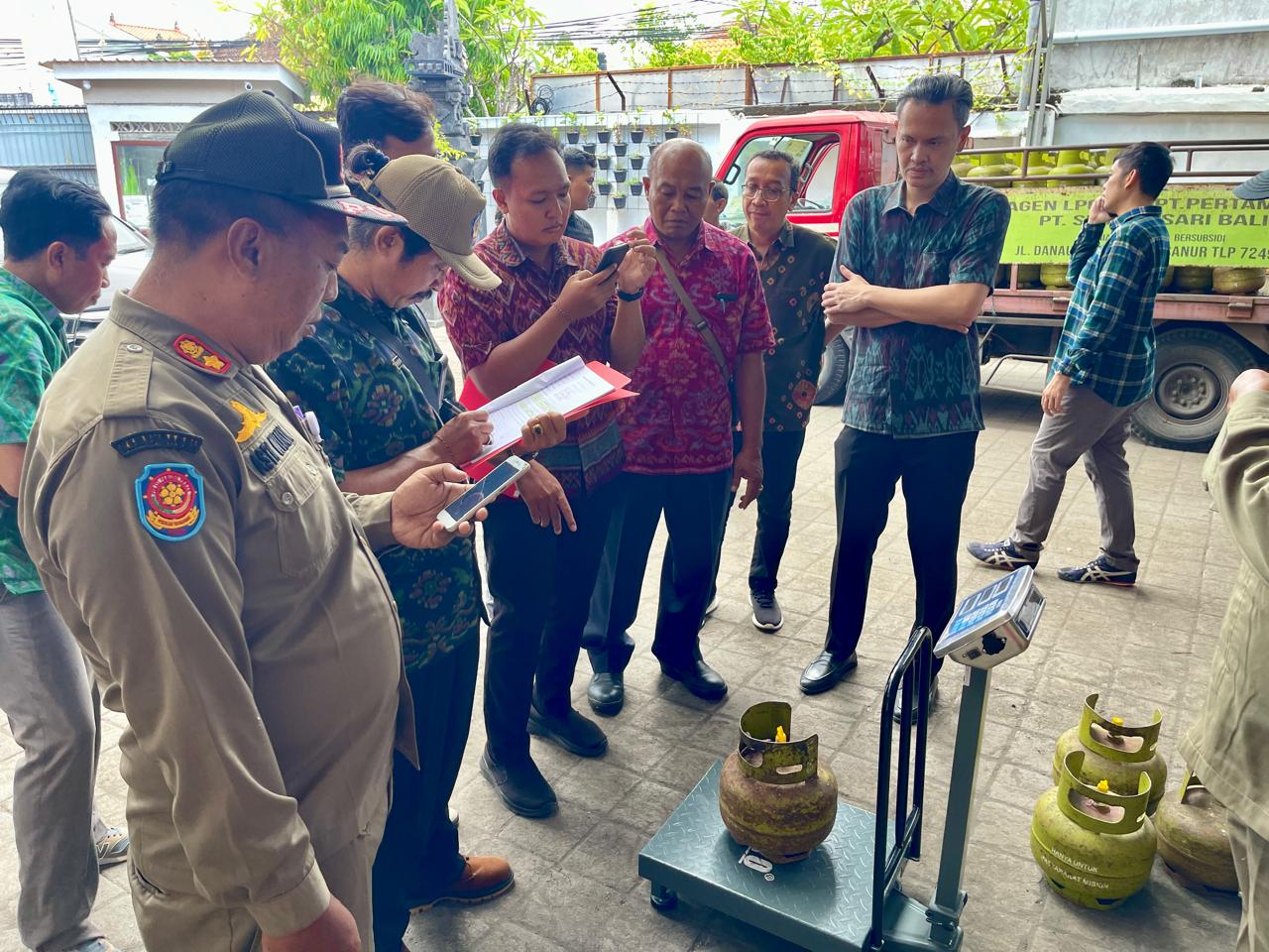pastikan-peruntukan-gas-lpg-3-kg-tepat-sasaran-tim-pengawasan-terpadu-laksanakan-sidak-sppbe-di-wilayah-denpasar