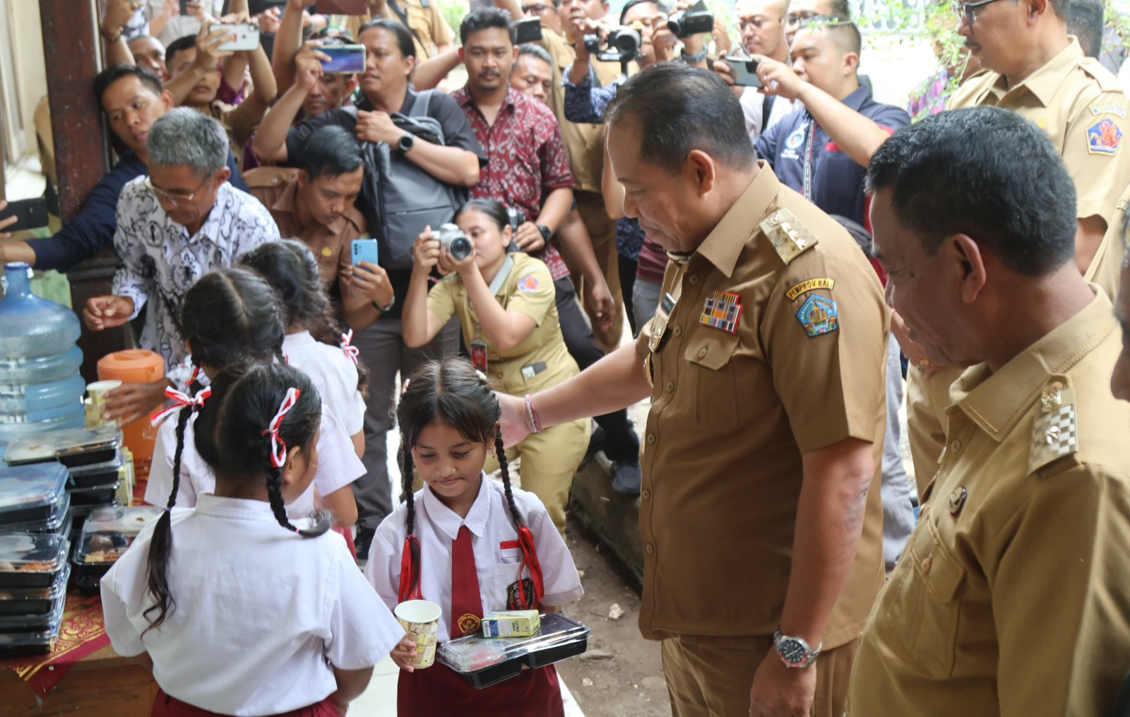 pemprov-bali-gelar-uji-coba-program-makan-bergizi-gratis-di-buleleng