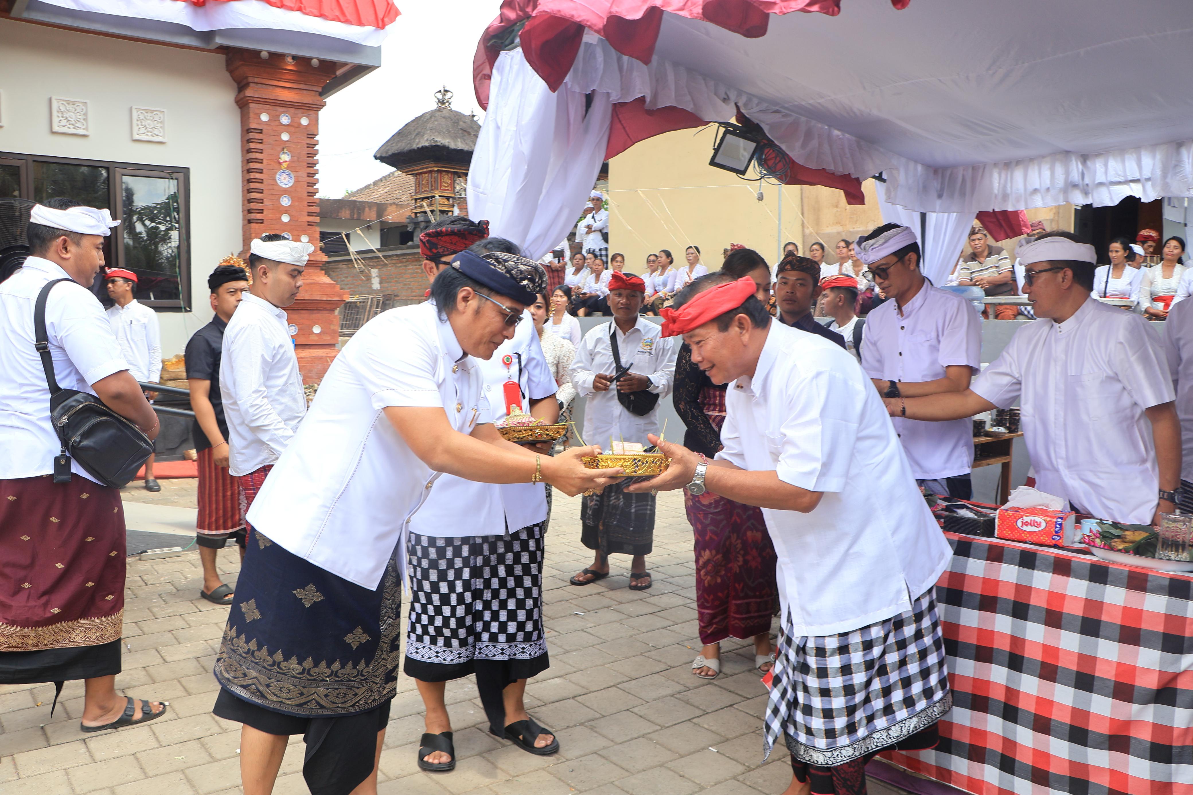 hadiri-peresmian-kantor-perbekel-kesiut-wagub-giri-prasta-ingatkan-pentingnya-tertib-administrasi