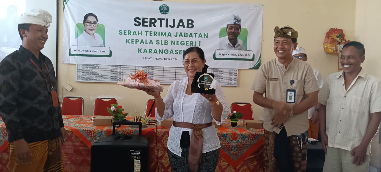 penandatanganan-dokumen-serah-terima-jabatan-kepala-sekolah-dan-penyerahan-dokumen-kurikulum-kepada-plt-kepala-slbn-1-karangasem