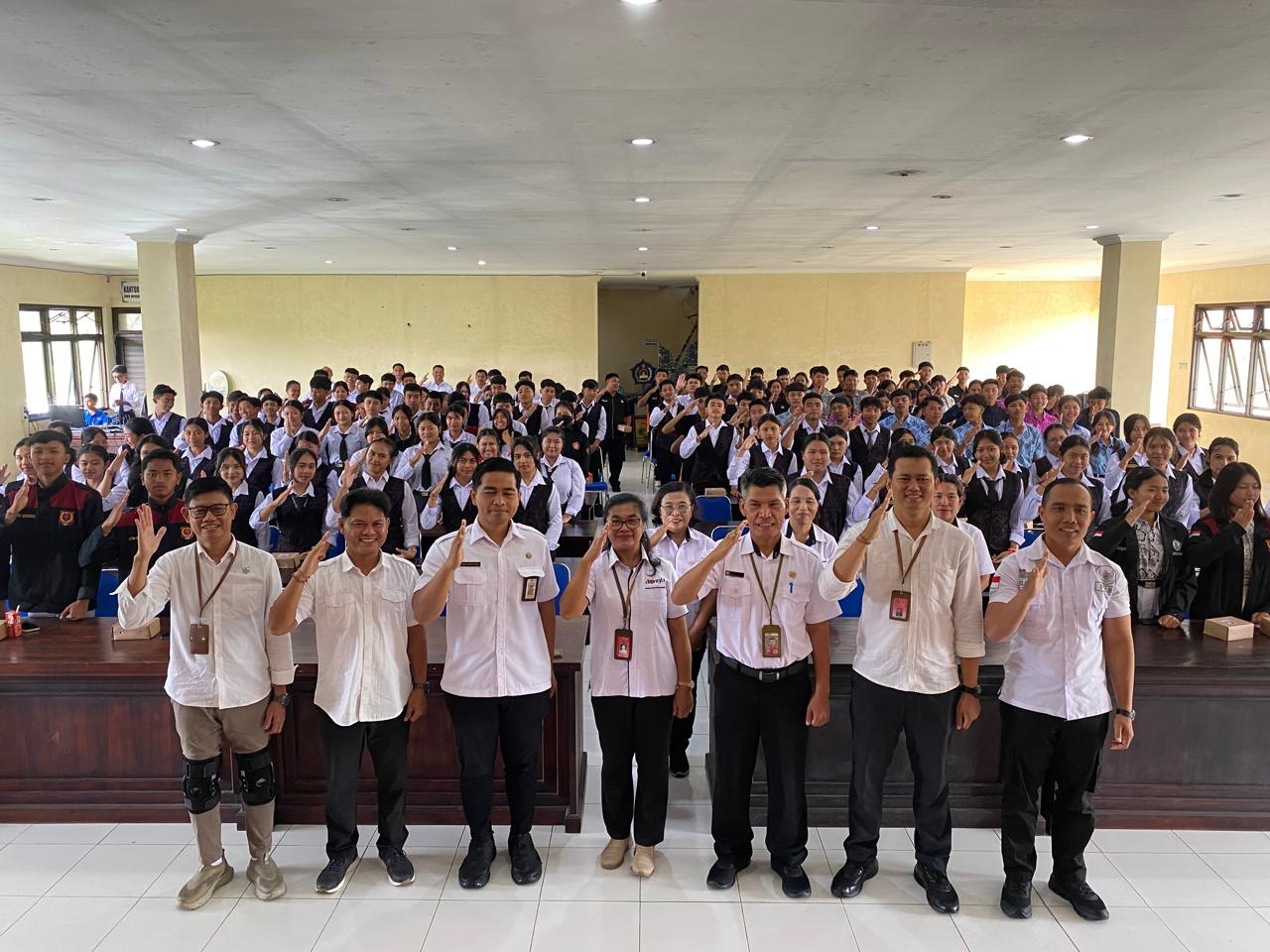 kesbangpol-bali-sasar-smk-n-1-bangli-sosialisasikan-pencegahan-radikalisme-kriminalitas-dan-bullying