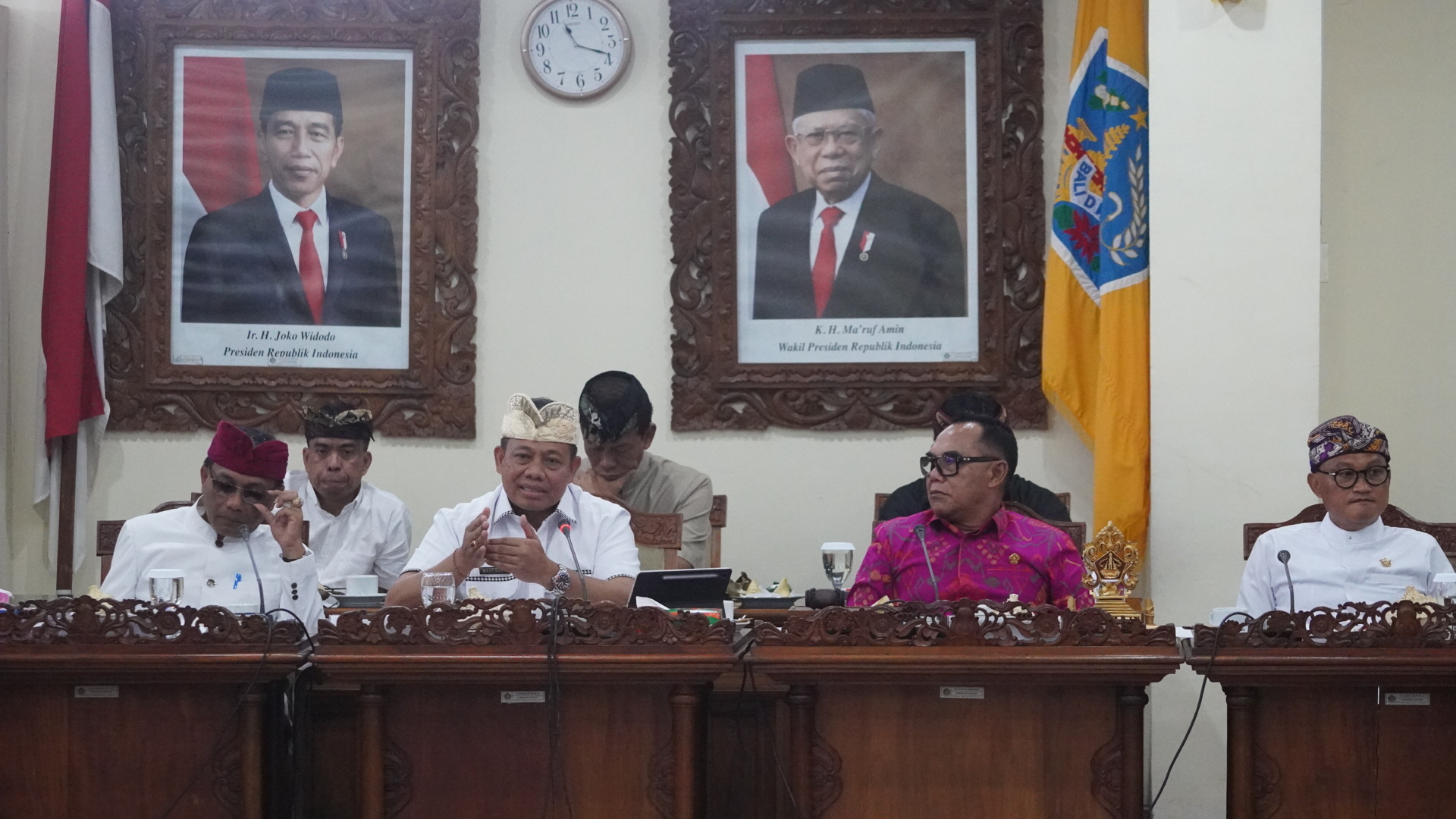 ngopi-santai-dengan-dprd-pj-gubernur-bali-paparkan-program-kerjanya-selama-satu-tahun-ke-depan