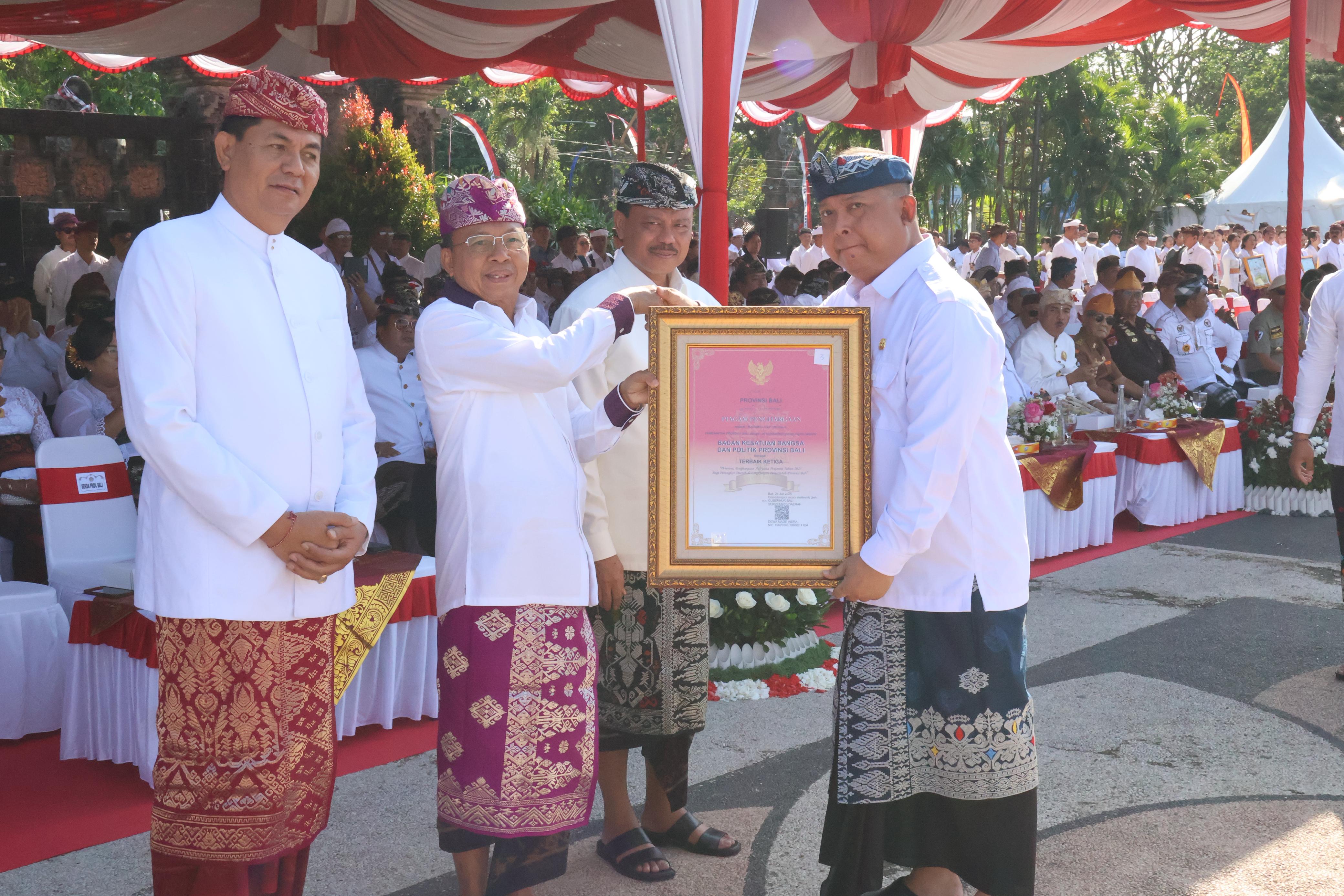 badan-kesbangpol-bali-raih-adhyasta-prajaniti-untuk-ke-2-kalinya