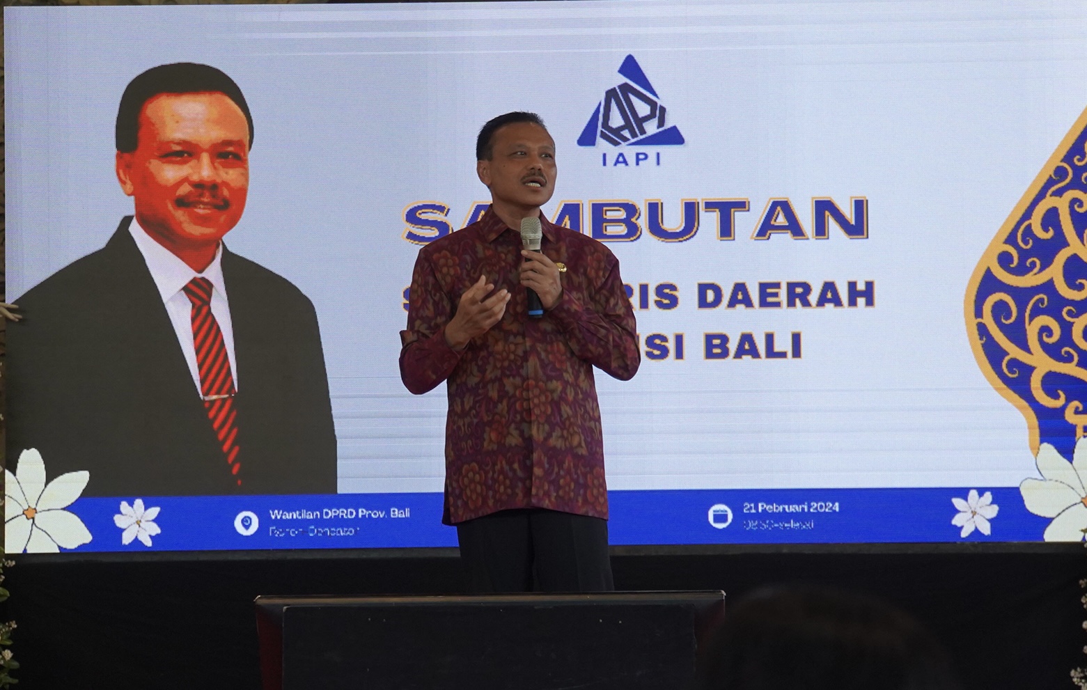 buka-lomba-debat-dan-iapi-bali-award-sekda-dewa-indra-harap-tim-pengadaan-tingkatkan-kompetensi-dan-kredibilitas