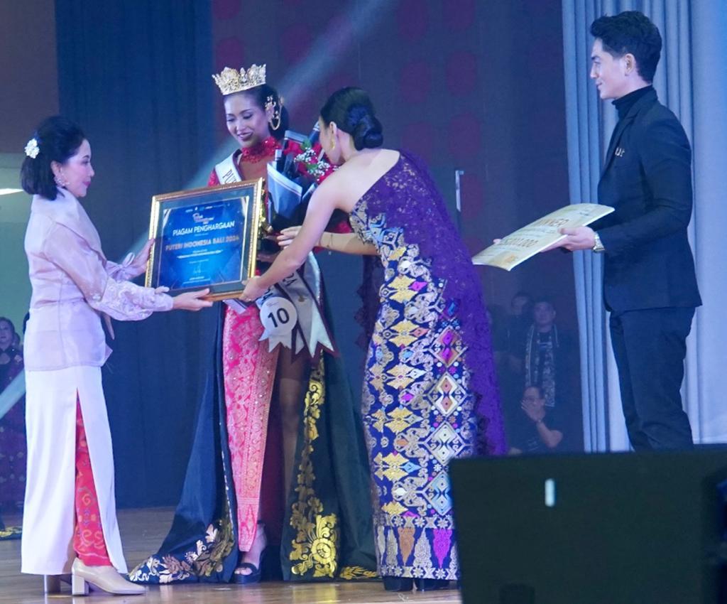 pj-ketua-dekranasda-bali-hadiri-grand-final-pemilihan-puteri-indonesia-2024-bali