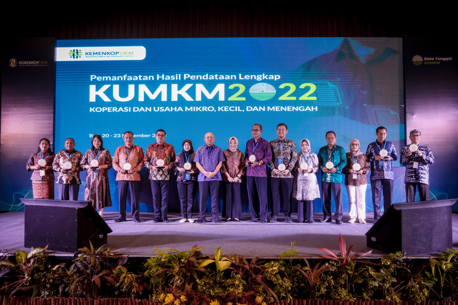 pemerintah-provinsi-bali-melalui-dinas-koperasi-ukm-provinsi-bali-raih-penghargaan-terbaik-pendataan-lengkap-kumkm-tahun-2022