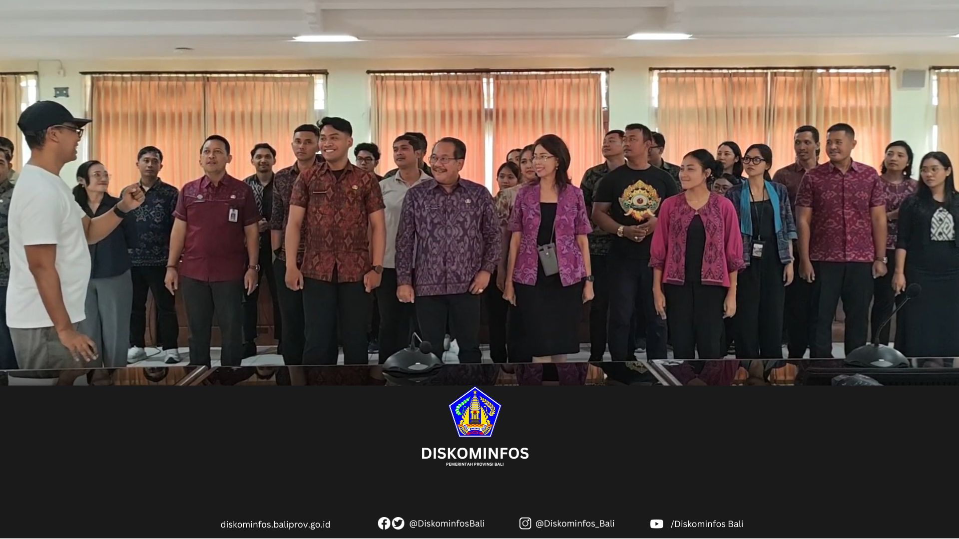 diskominfos-bali-adakan-latihan-fashion-show-guna-tingkatkan-kepercayaan-diri-asn